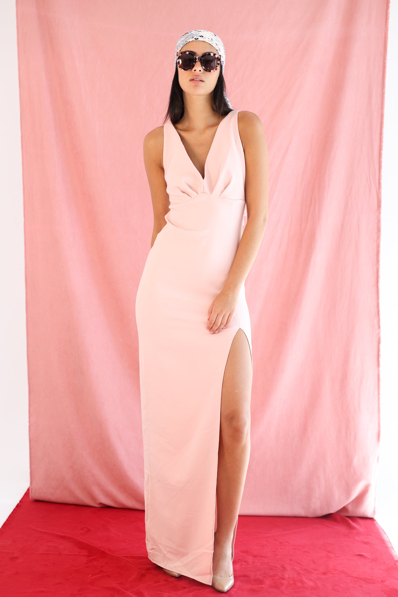 Backless dress with bow in Pink