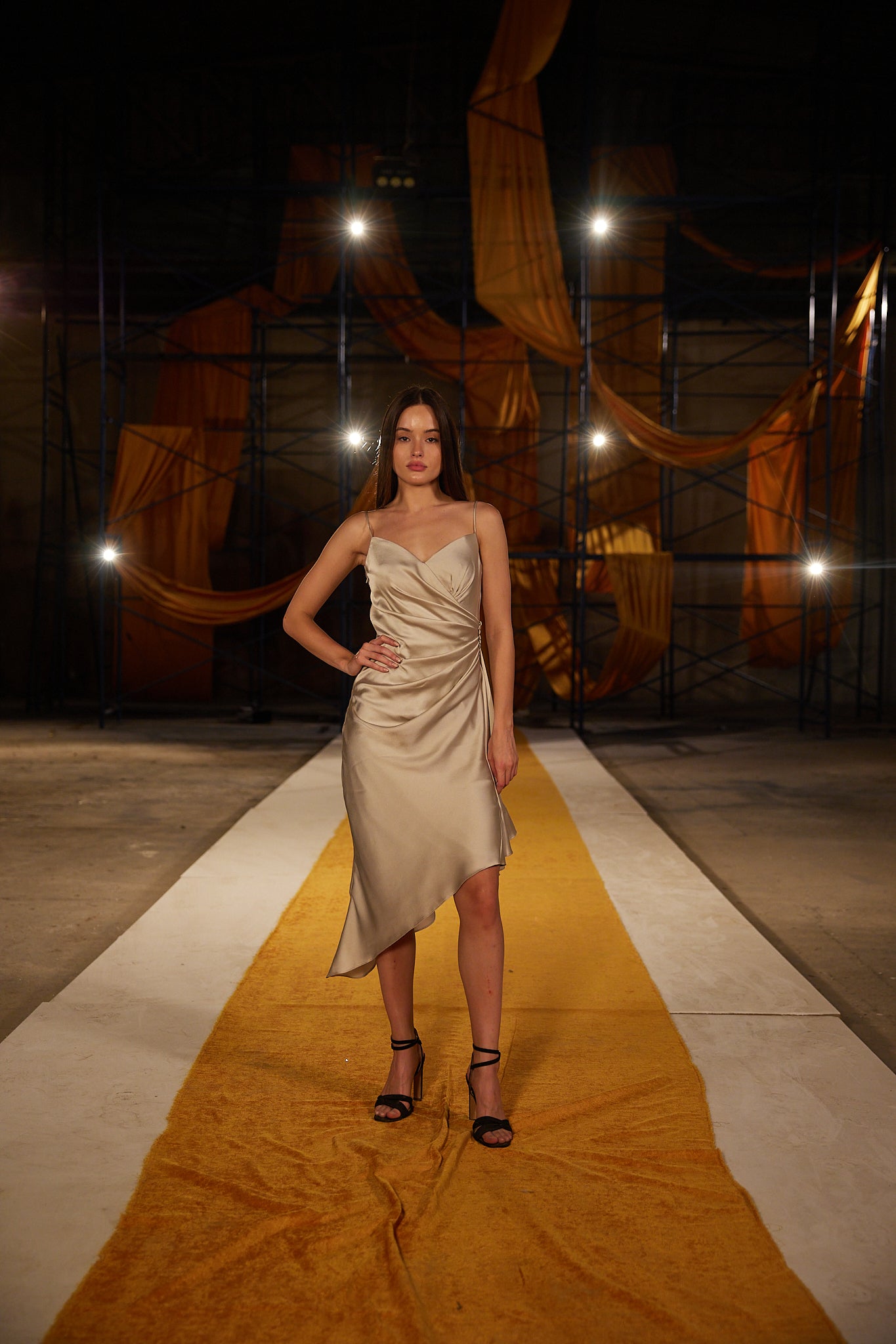 Runway Look 31 in Beige