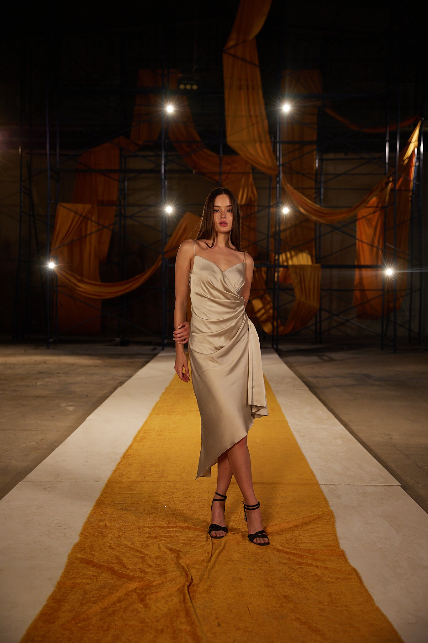 Runway Look 31 in Beige