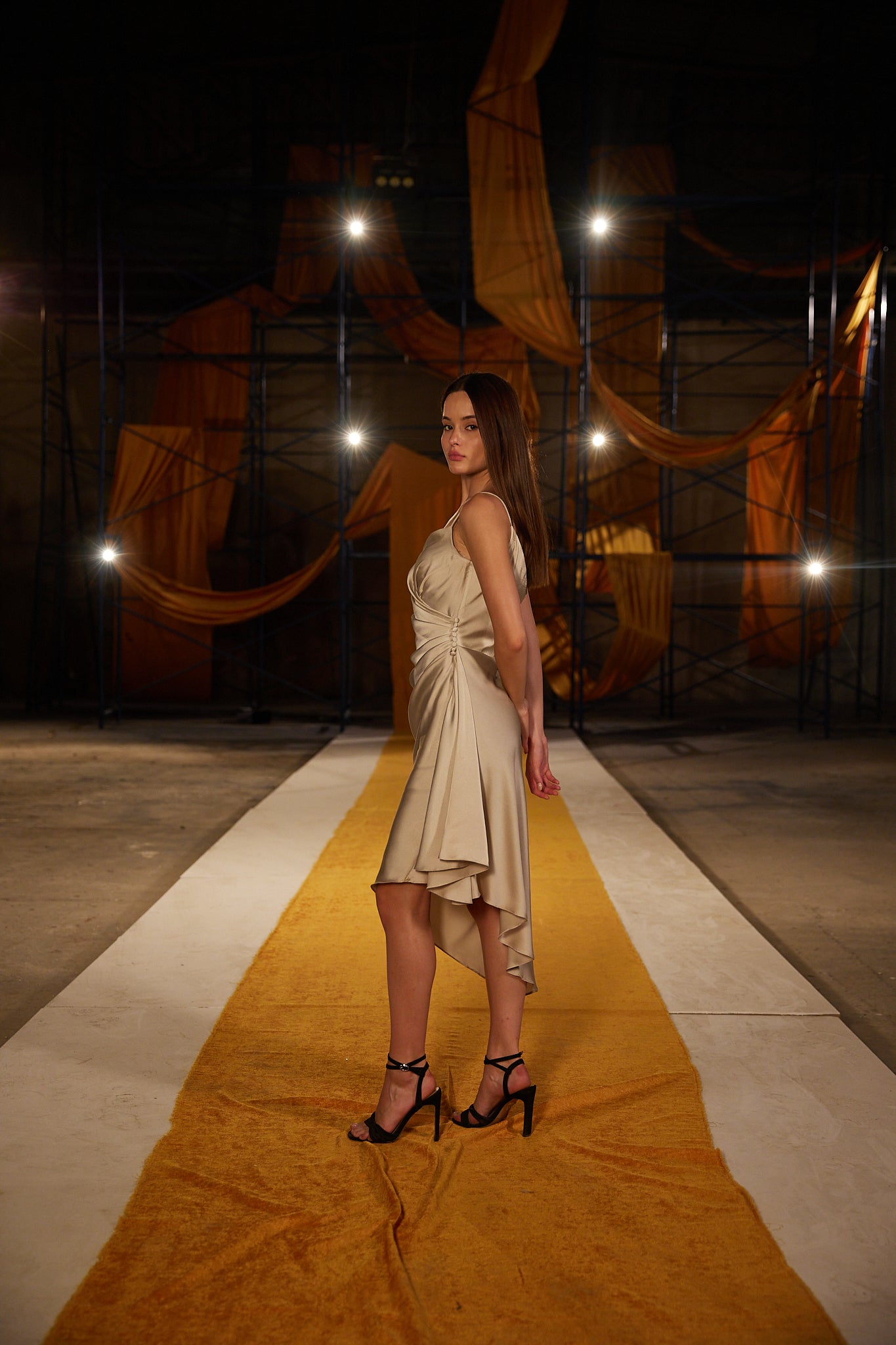 Runway Look 31 in Beige