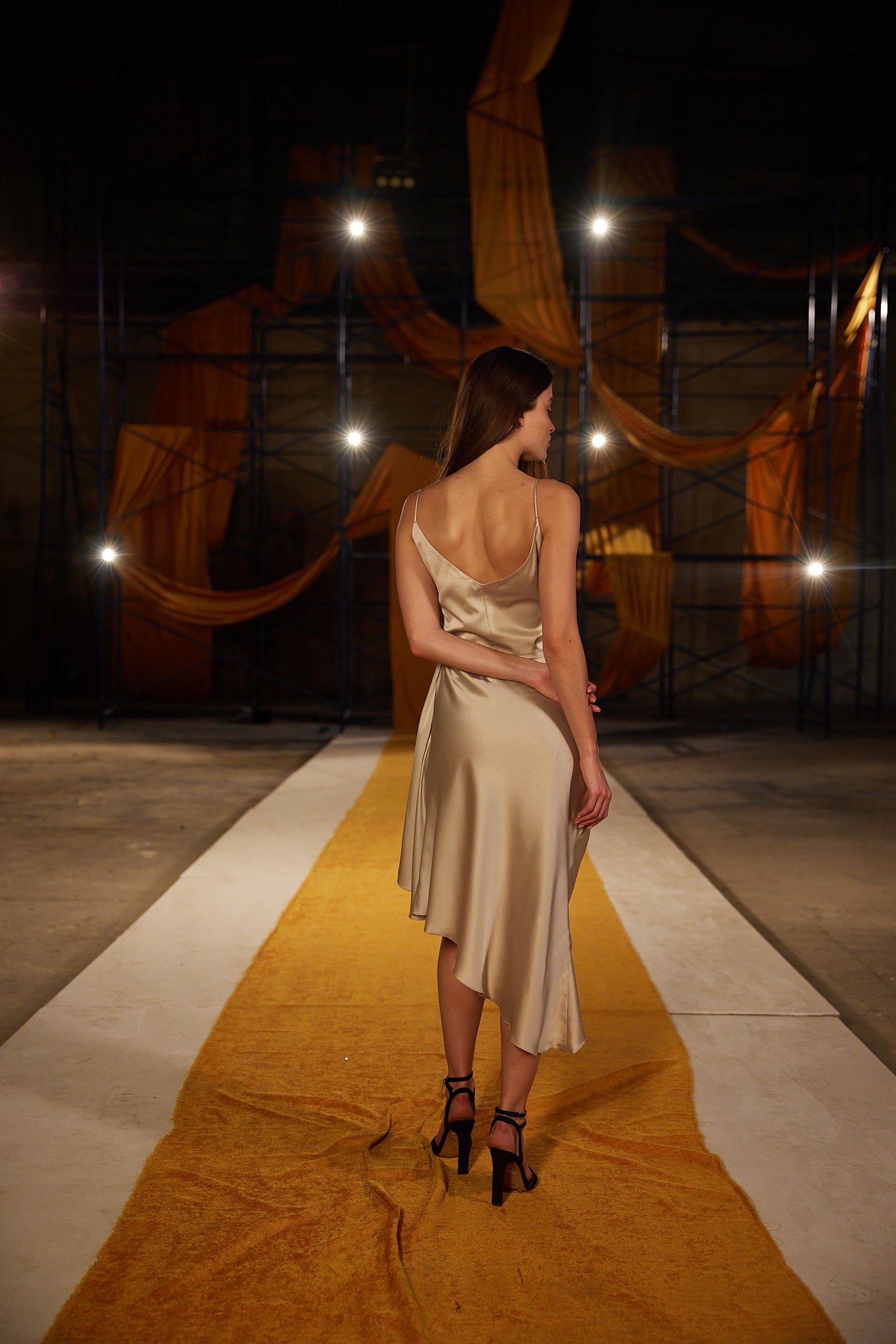 Runway Look 31 in Beige