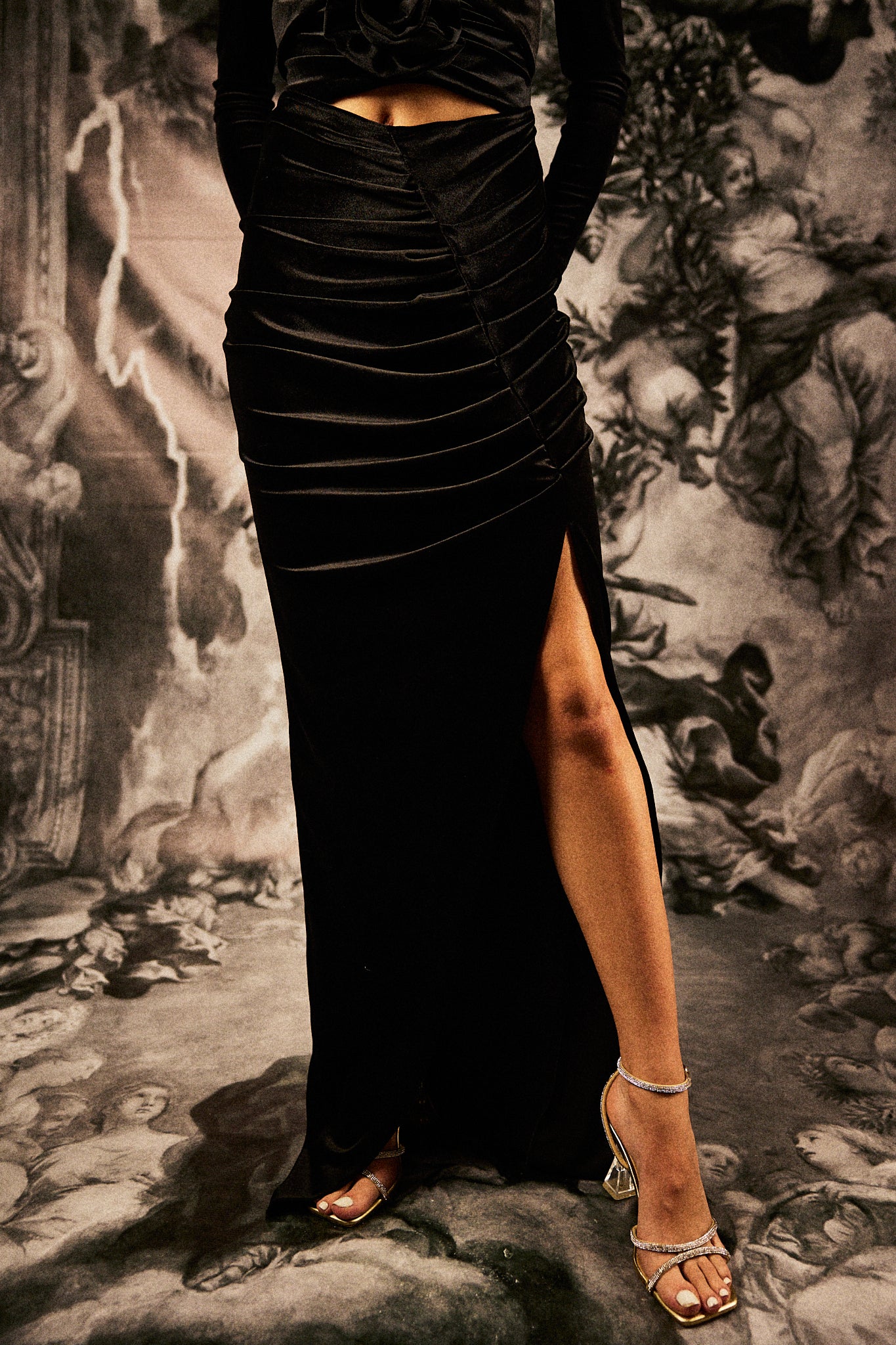VELVET FLOWER DRESS IN BLACK