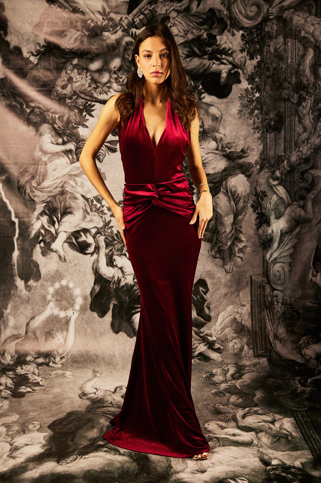 VELVET HALTER NECK IN BURGUNDY