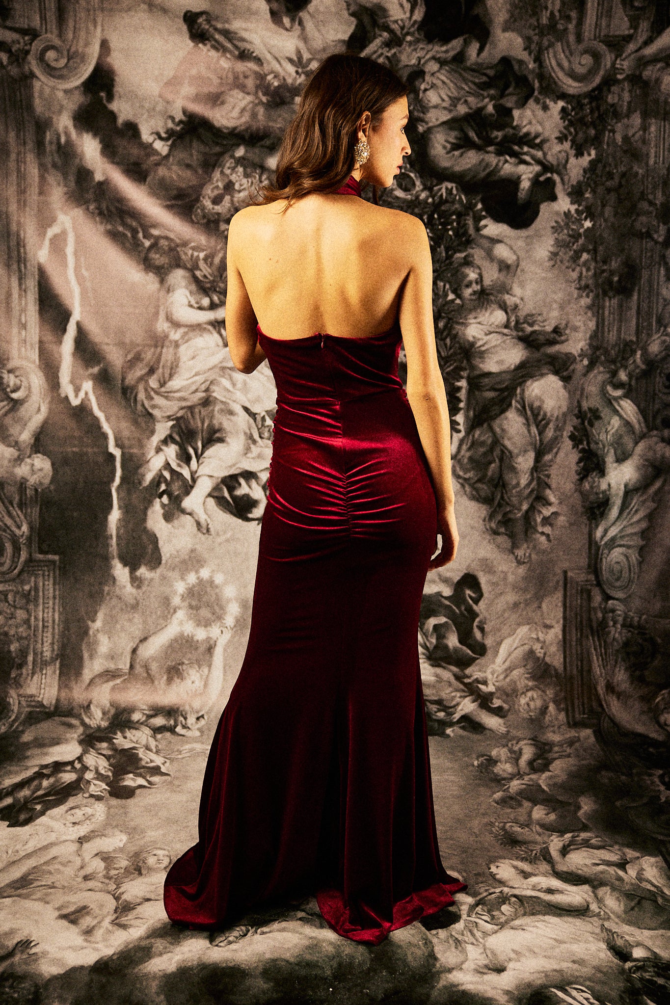 VELVET HALTER NECK IN BURGUNDY