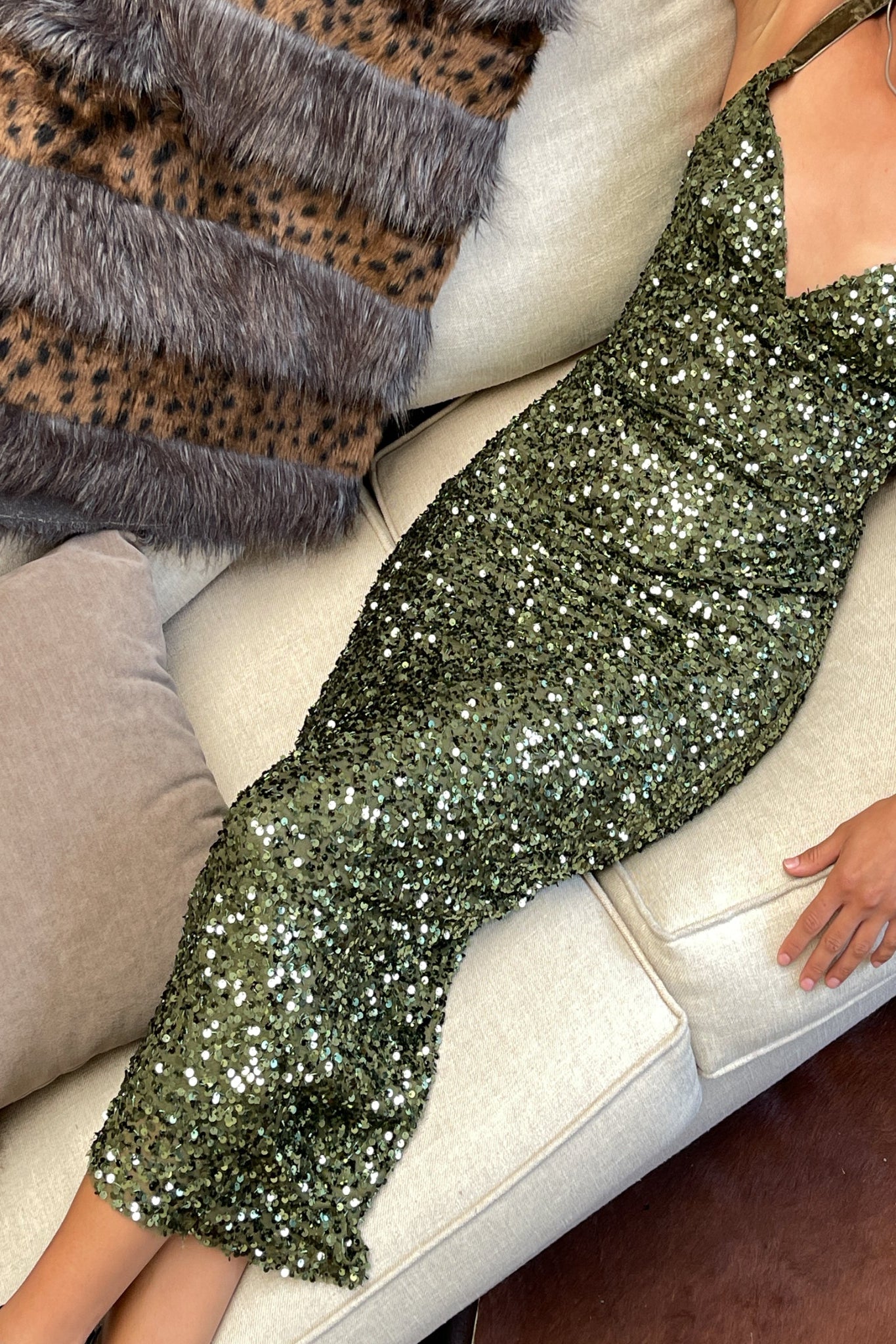 Backless sequin and velvet dress in green