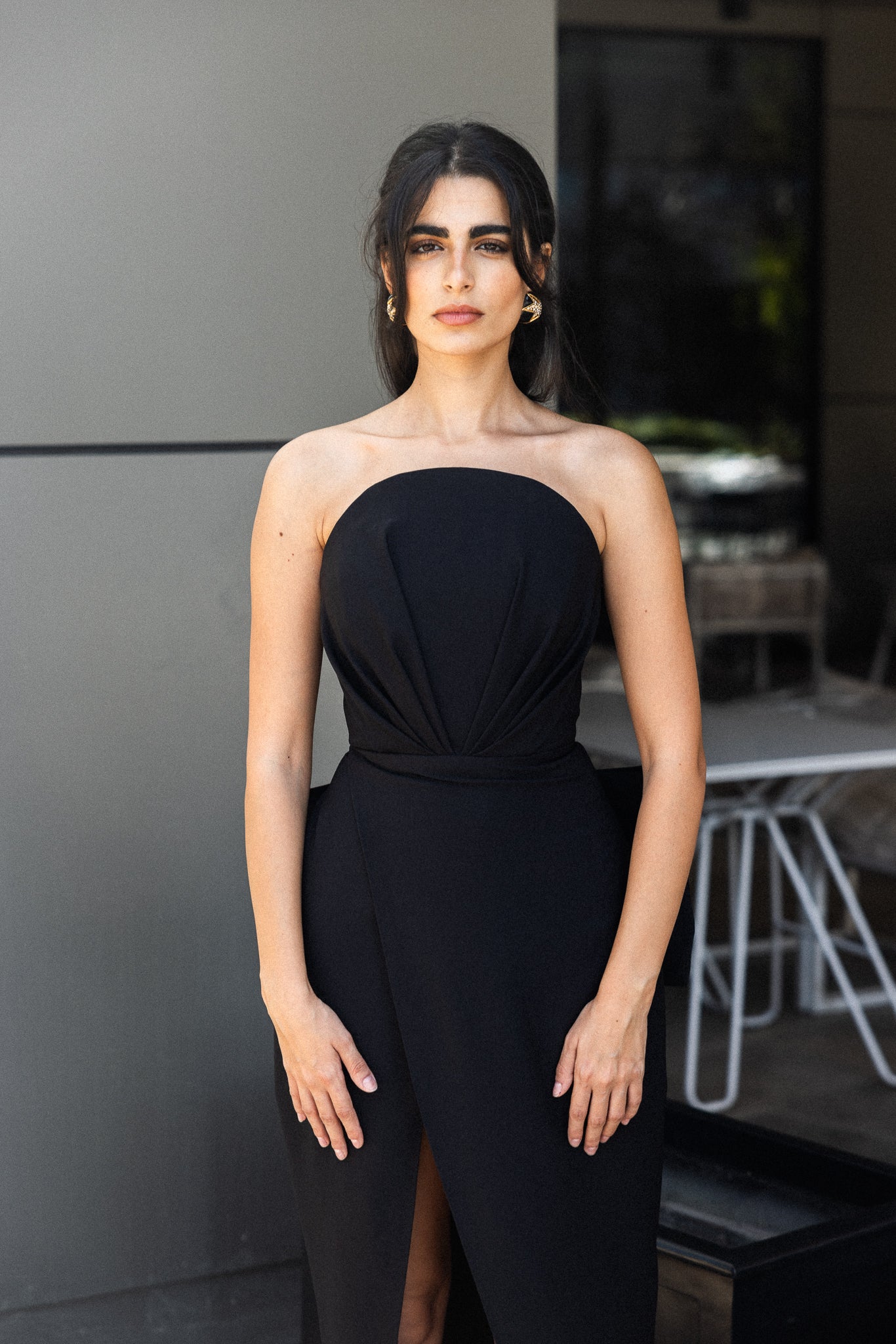 Sleeveless Gown with bow in Black