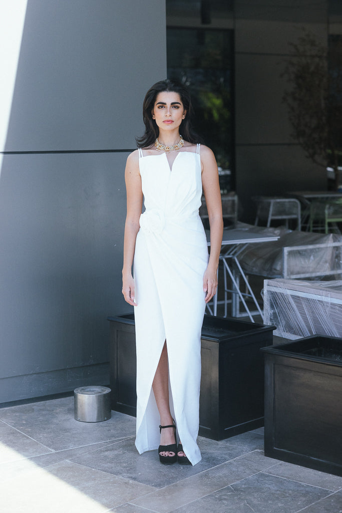 Sleeveless long dress with flower in White