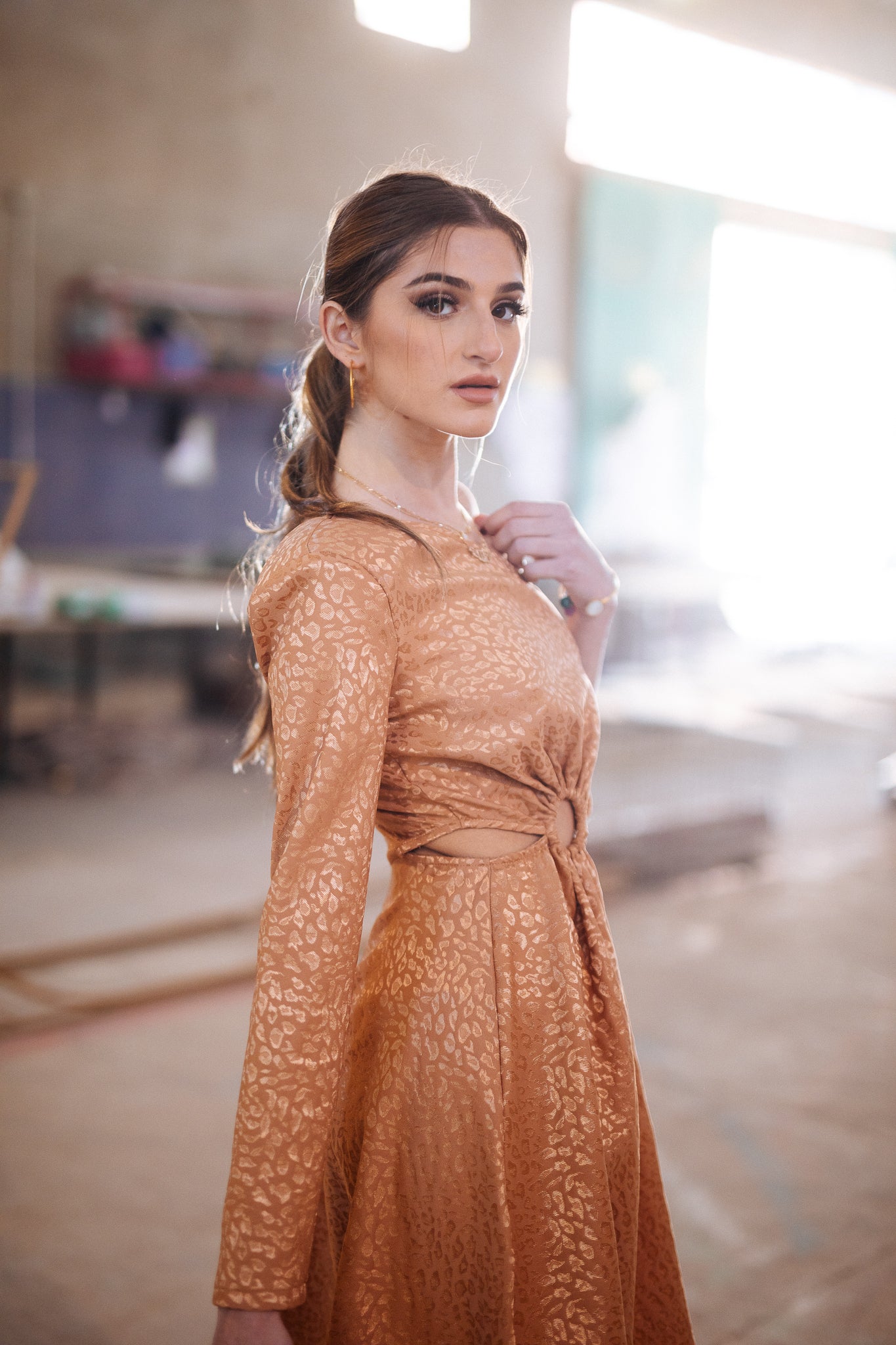 One shoulder jacquard dress in Camel