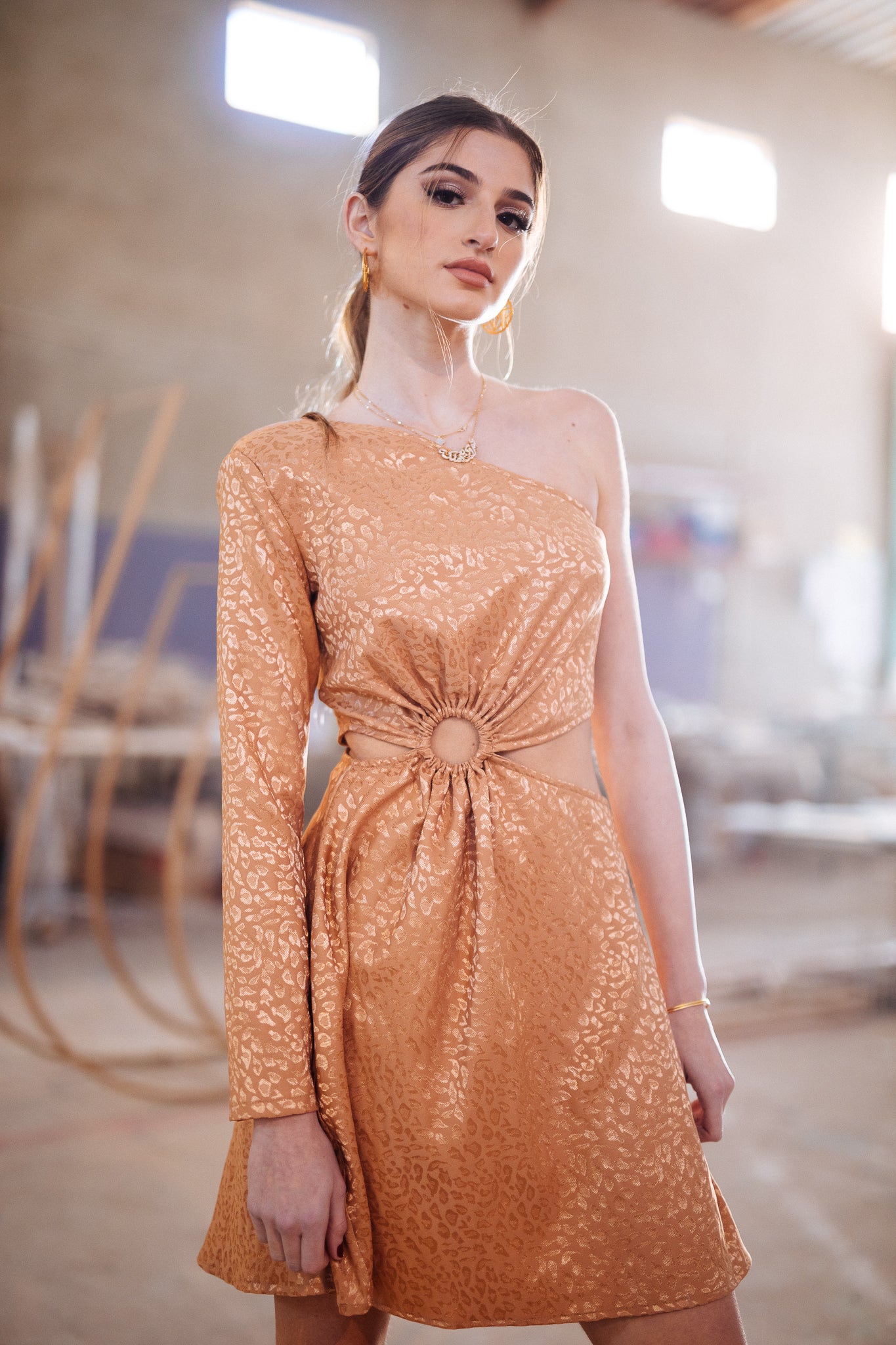 One shoulder jacquard dress in Camel