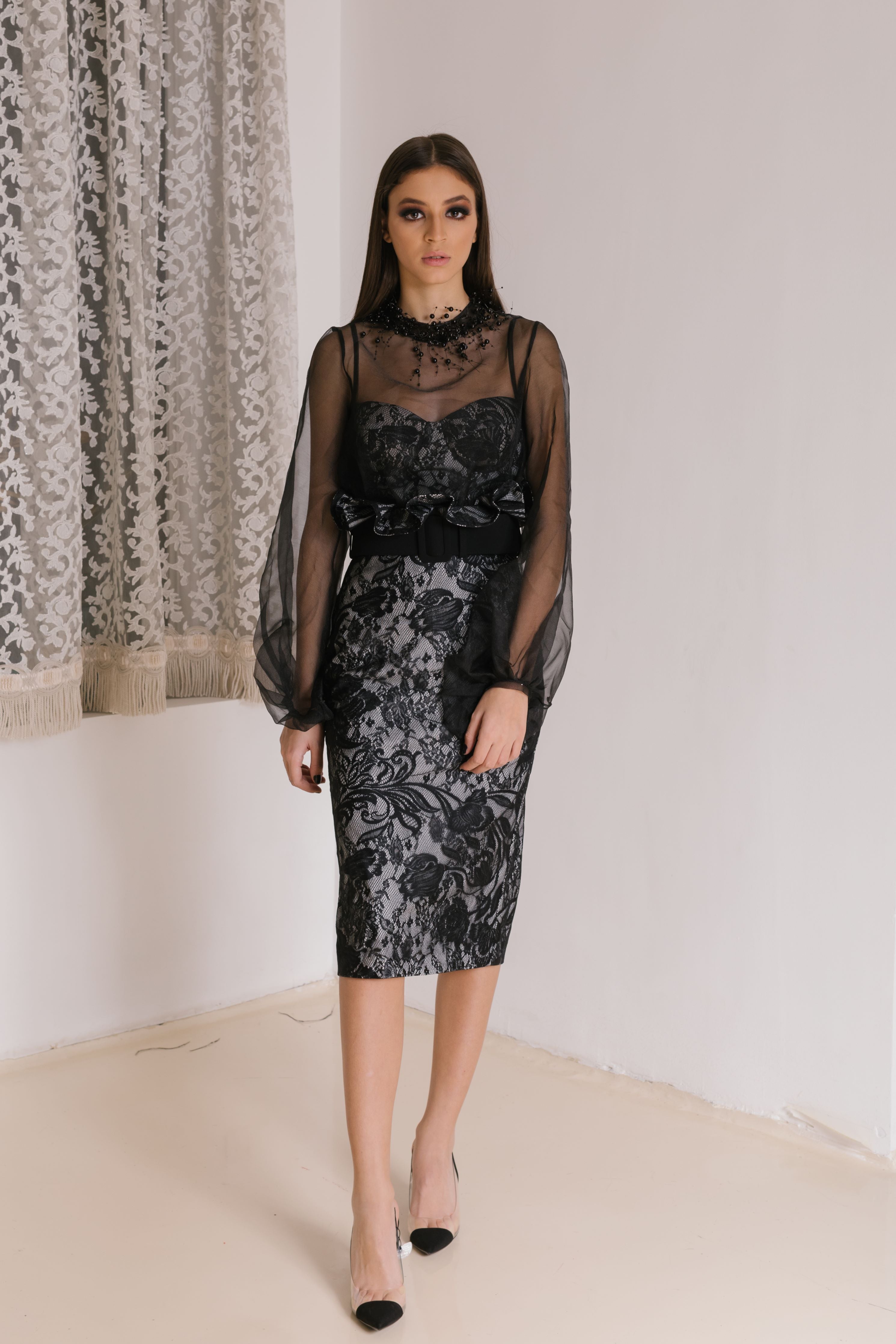 Guipure and organza short dress with sleeves in Black