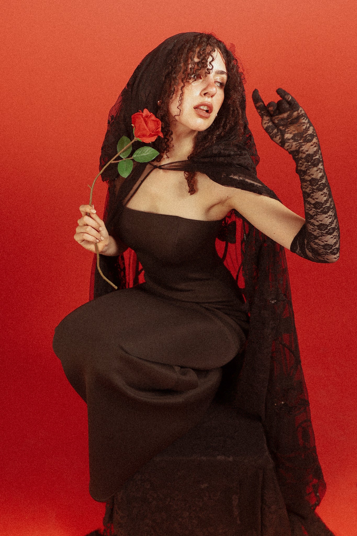 The floor is lava look 5 in Black