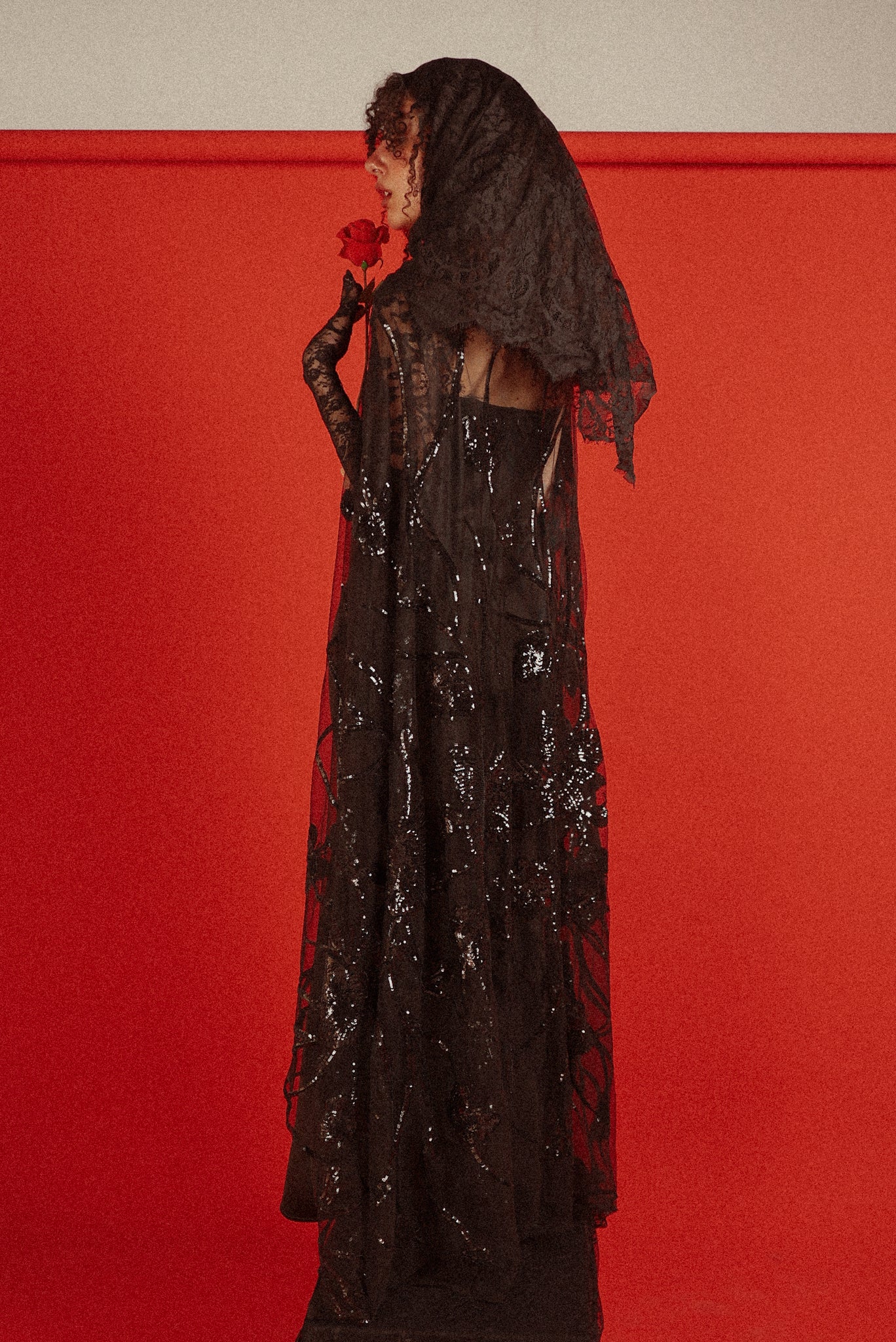 The floor is lava look 5 in Black