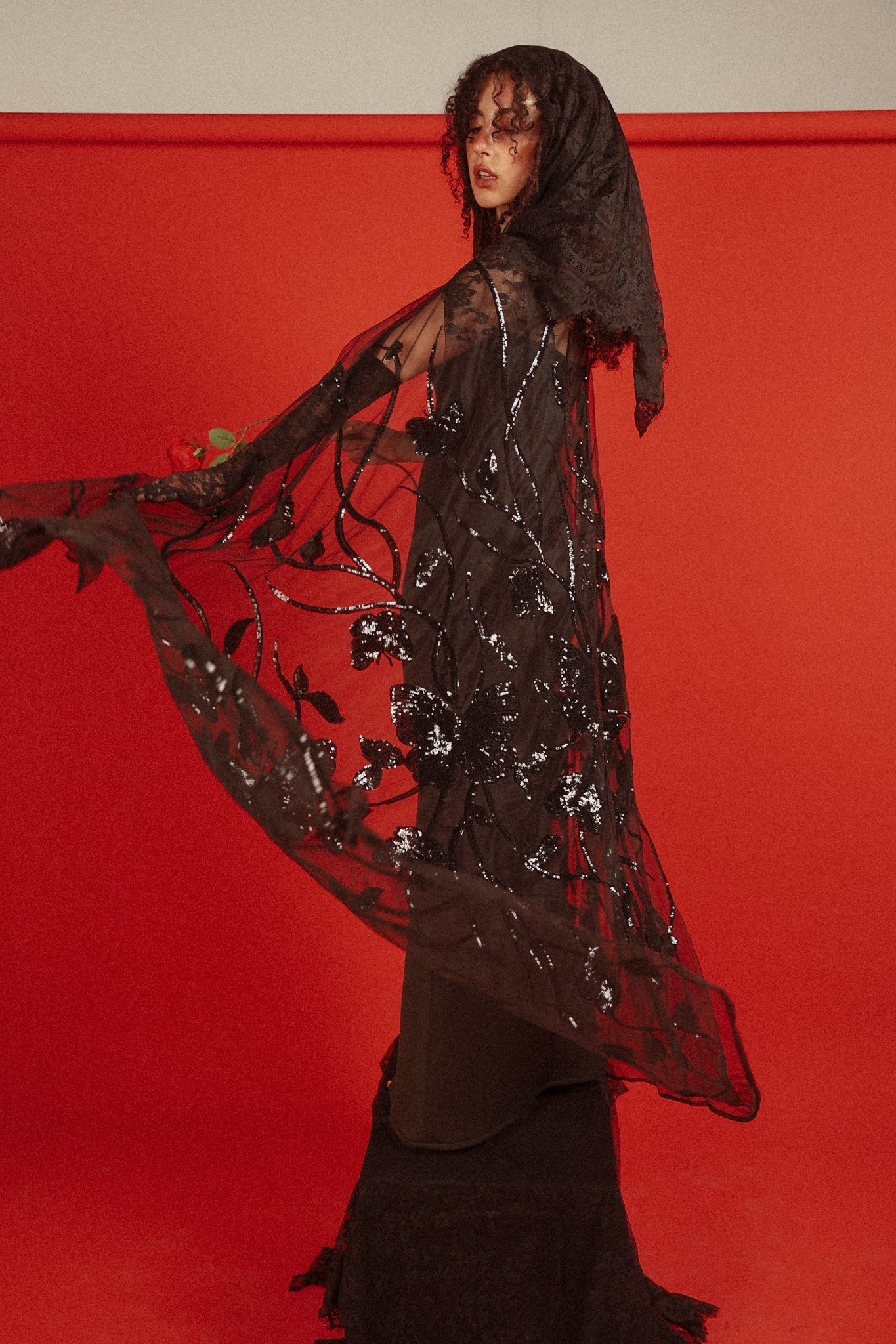 The floor is lava look 5 in Black