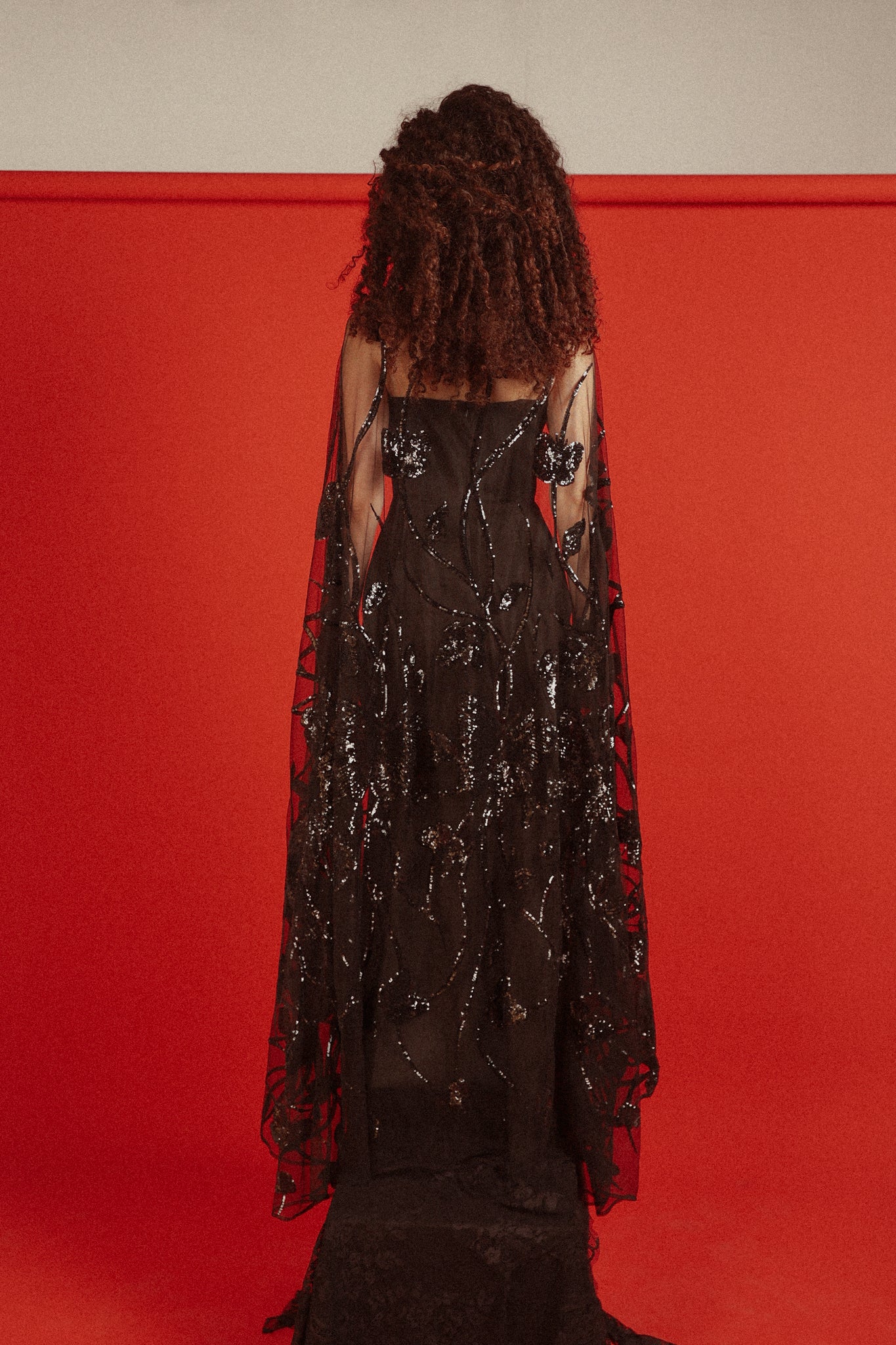 The floor is lava look 5 in Black