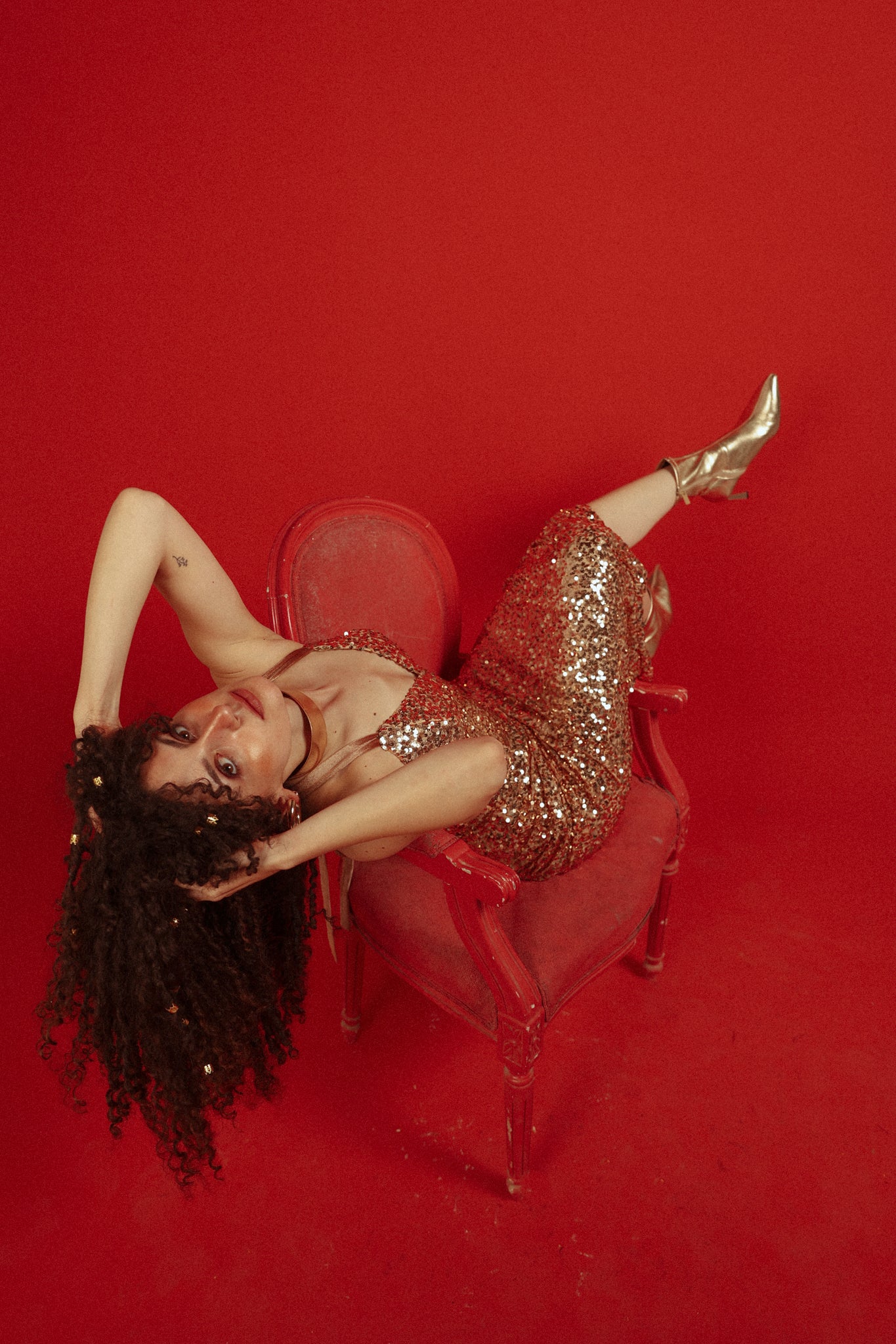 The floor is lava look 4 in Gold