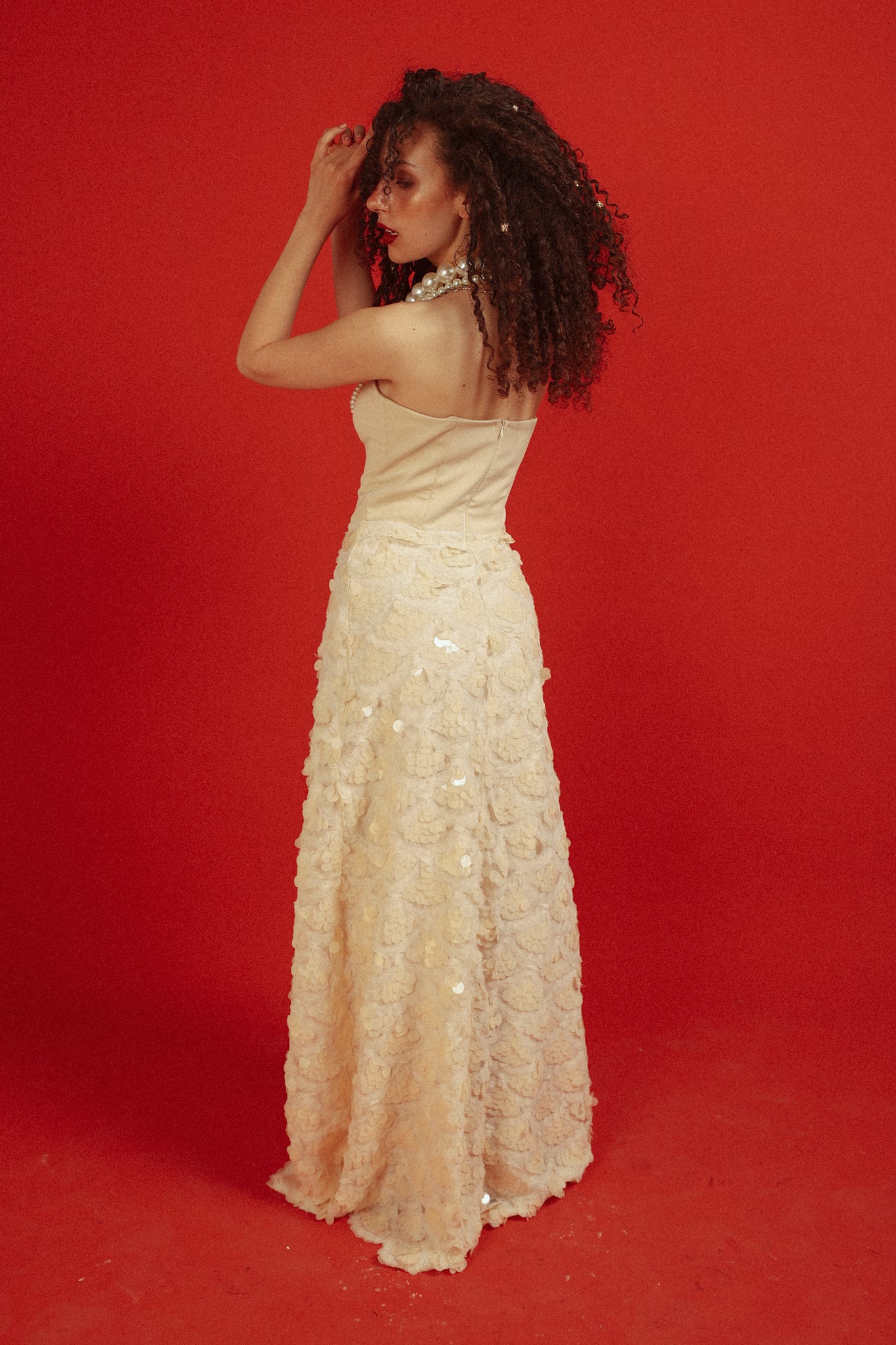 The floor is lava look 3 in beige