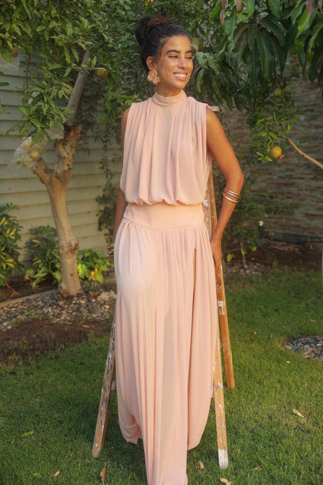 Backless chiffon dress in pink