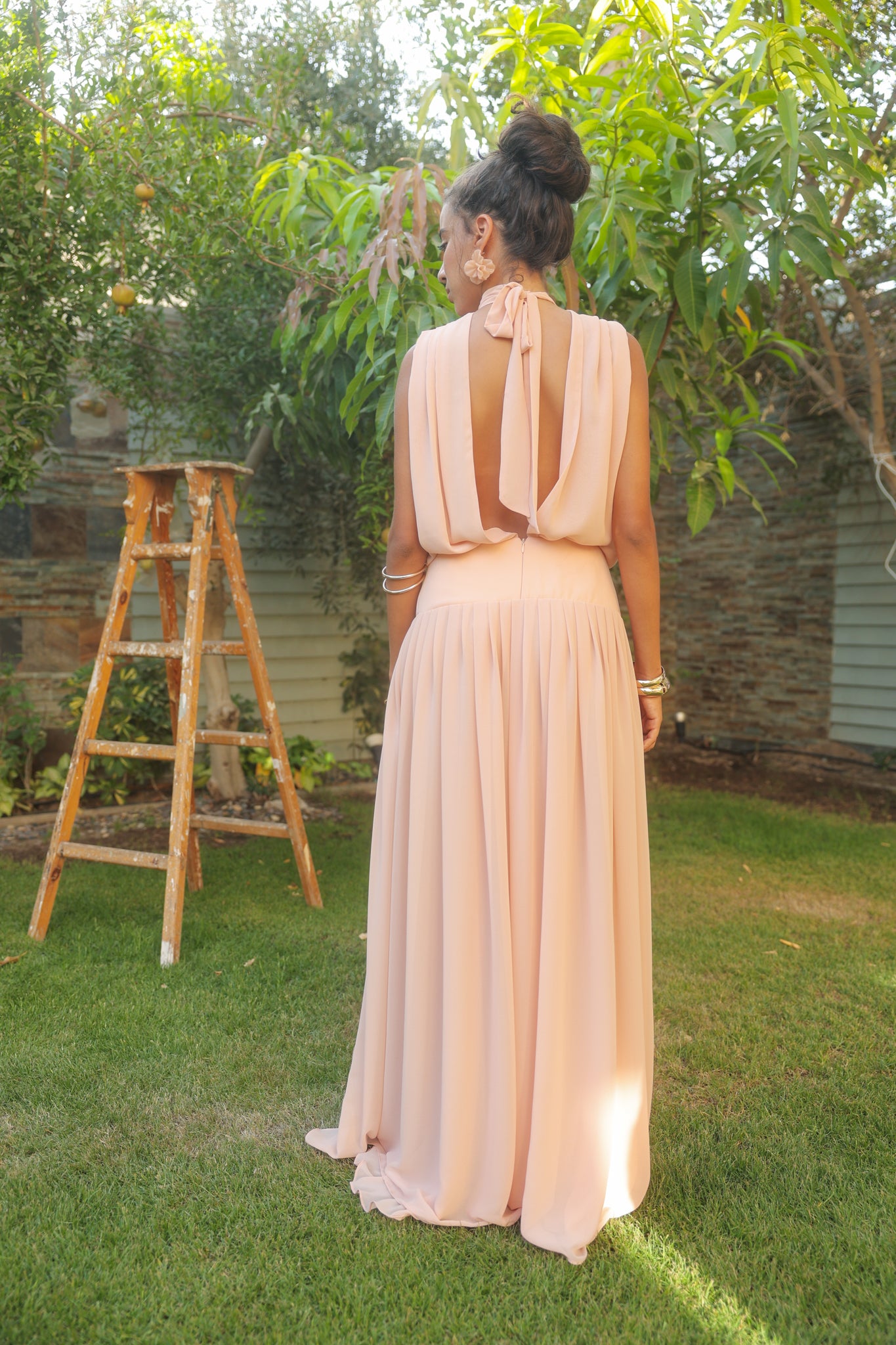 Backless chiffon dress in pink
