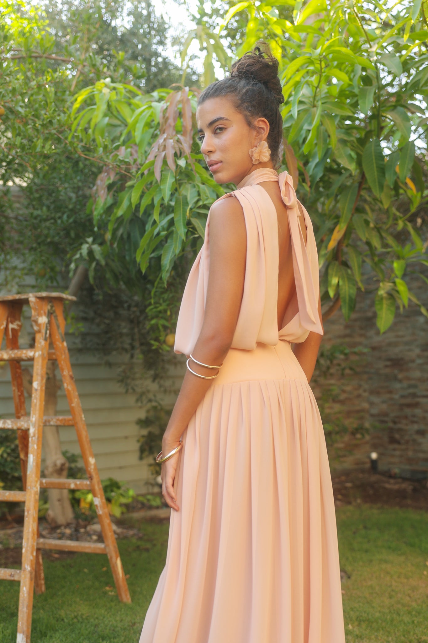 Backless chiffon dress in pink