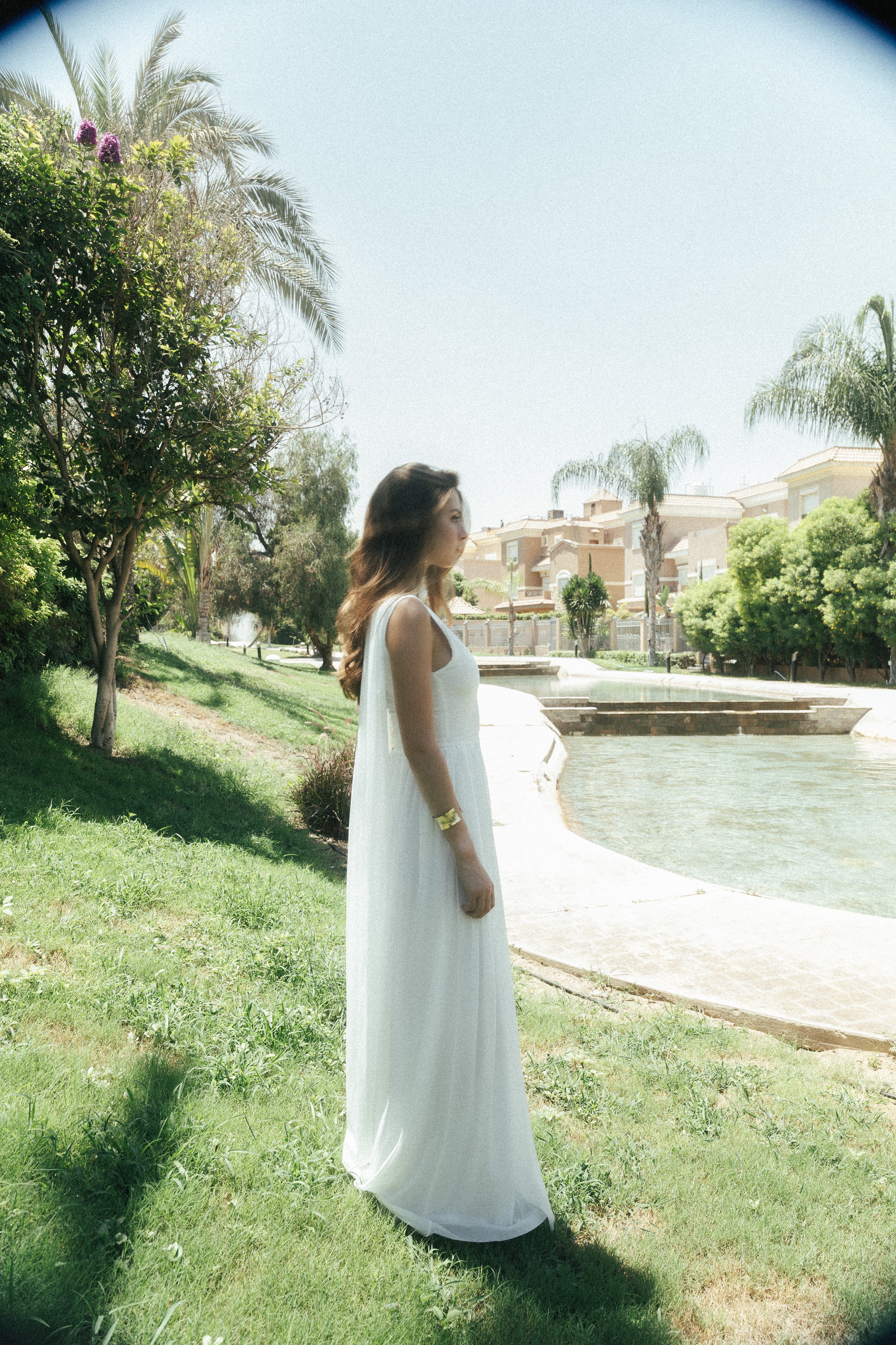 Sleeveless Long Tulle Dress With Scarf in White
