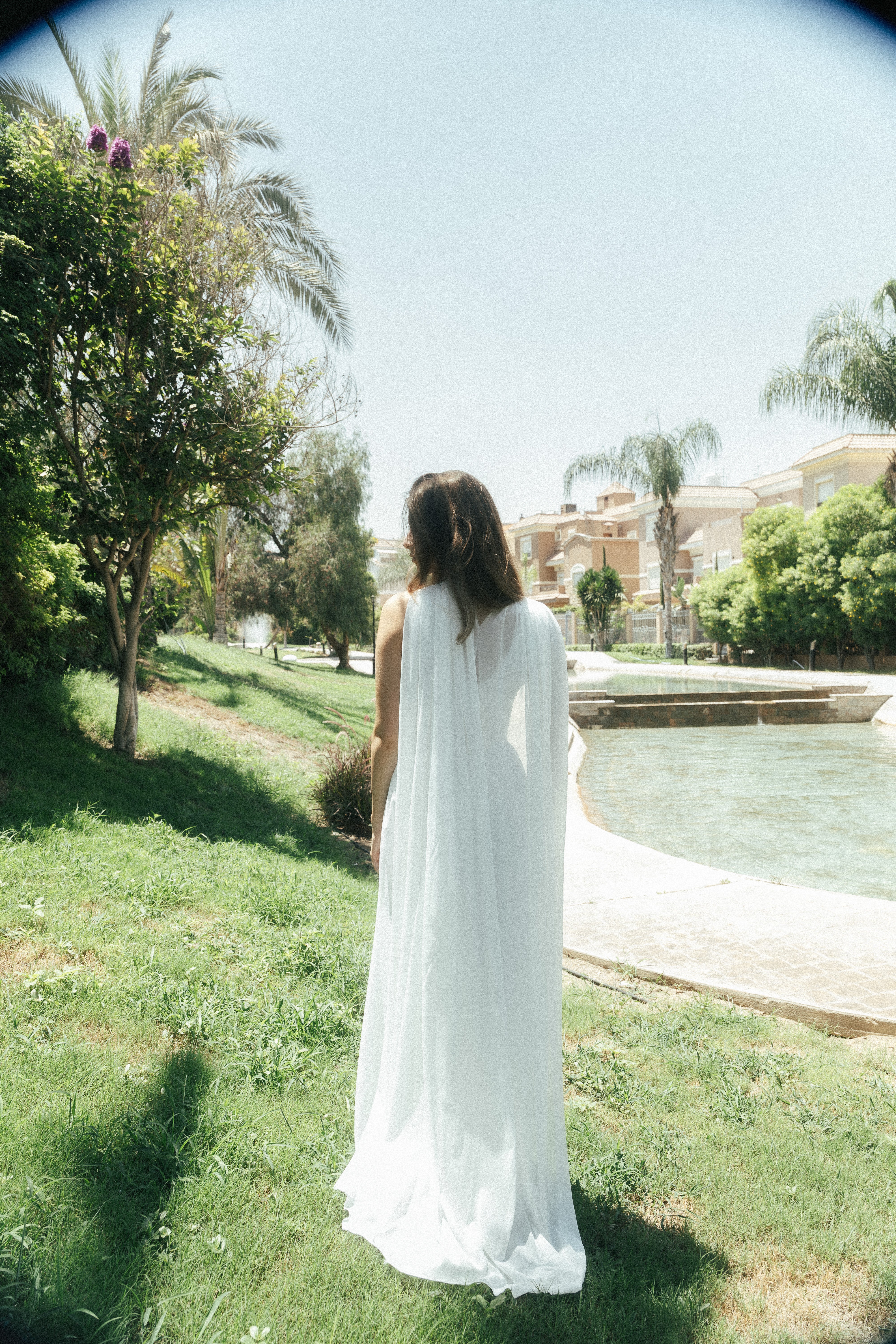 Sleeveless Long Tulle Dress With Scarf in White