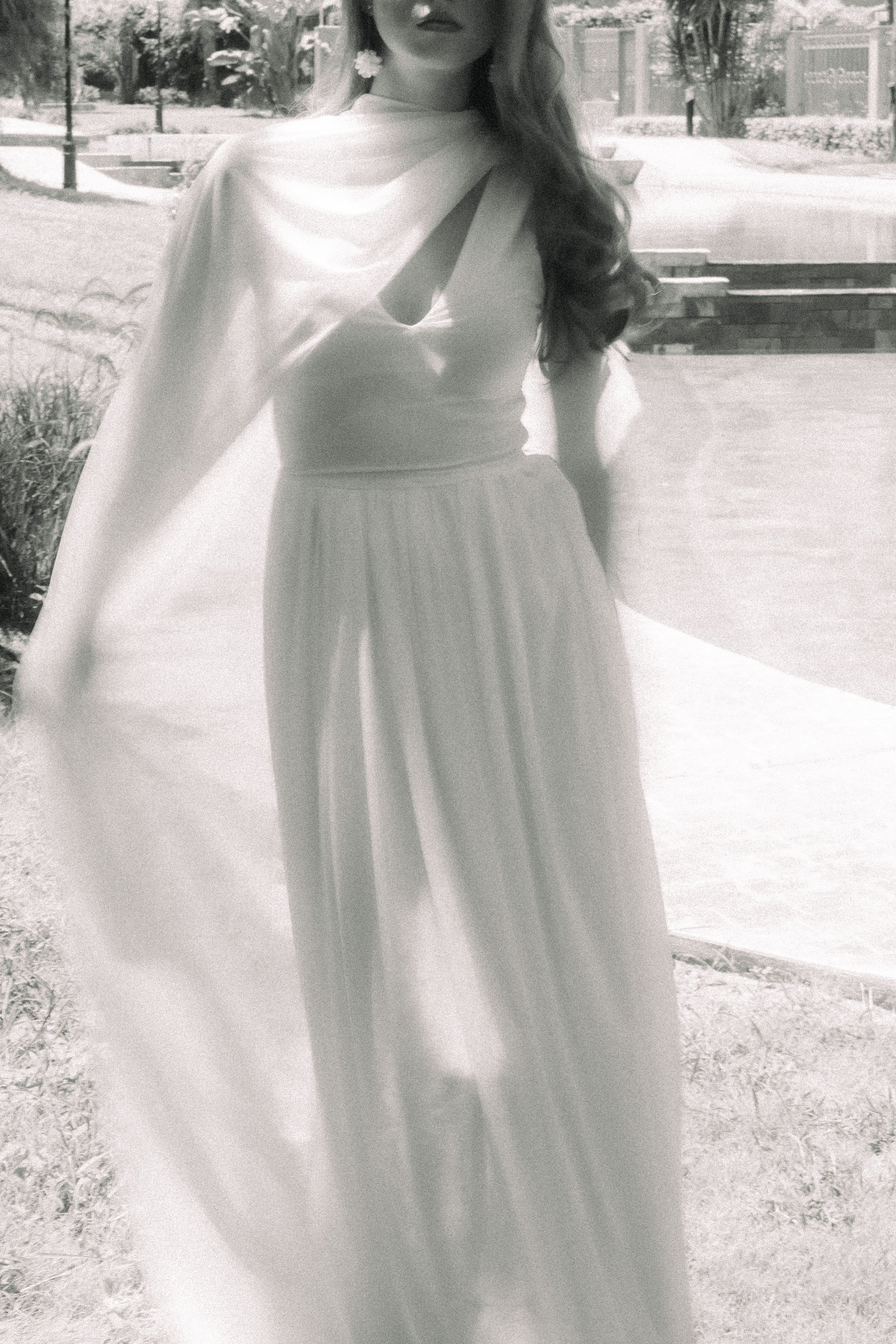 Sleeveless Long Tulle Dress With Scarf in White