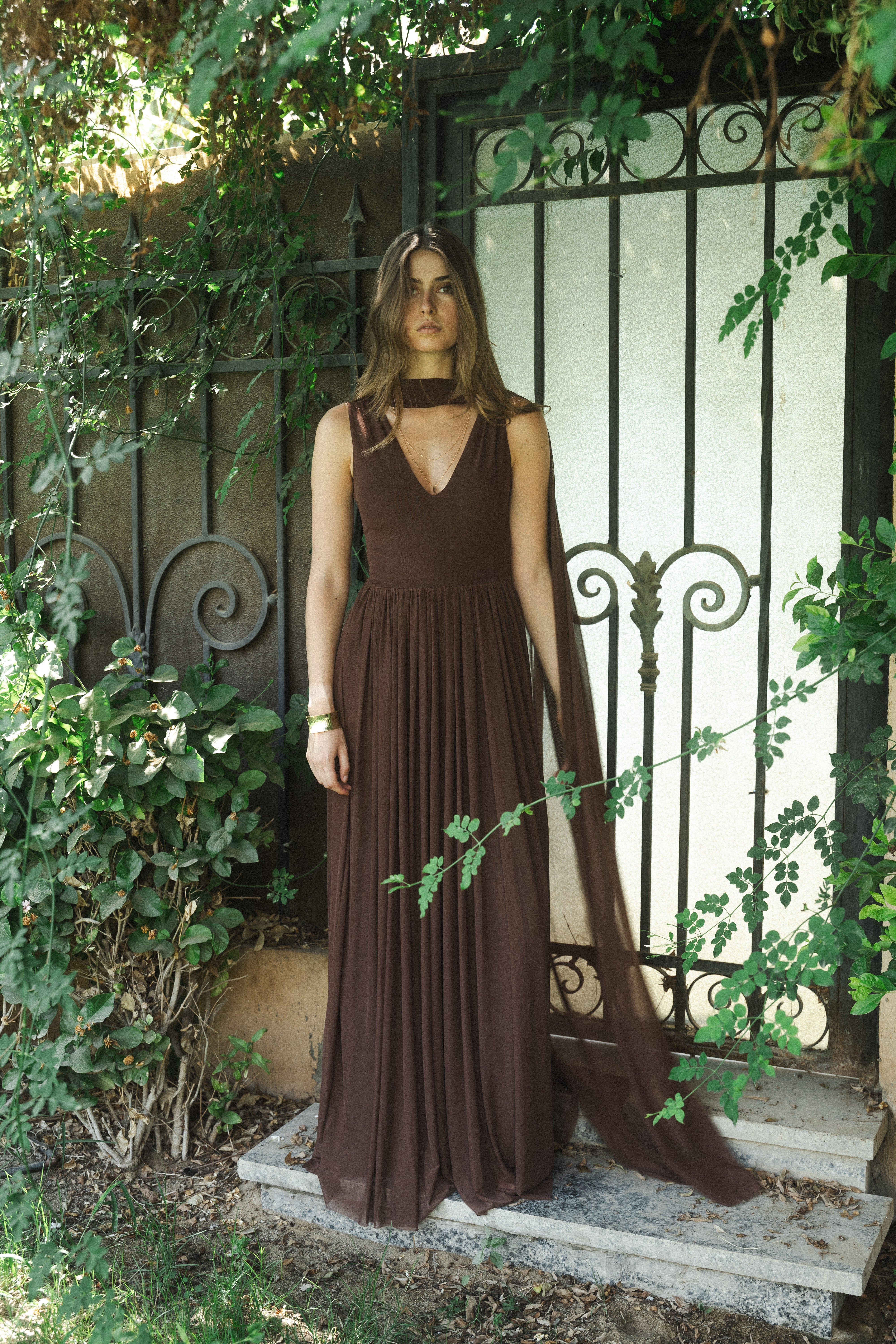 Sleeveless Long Tulle Dress With Scarf in Brown