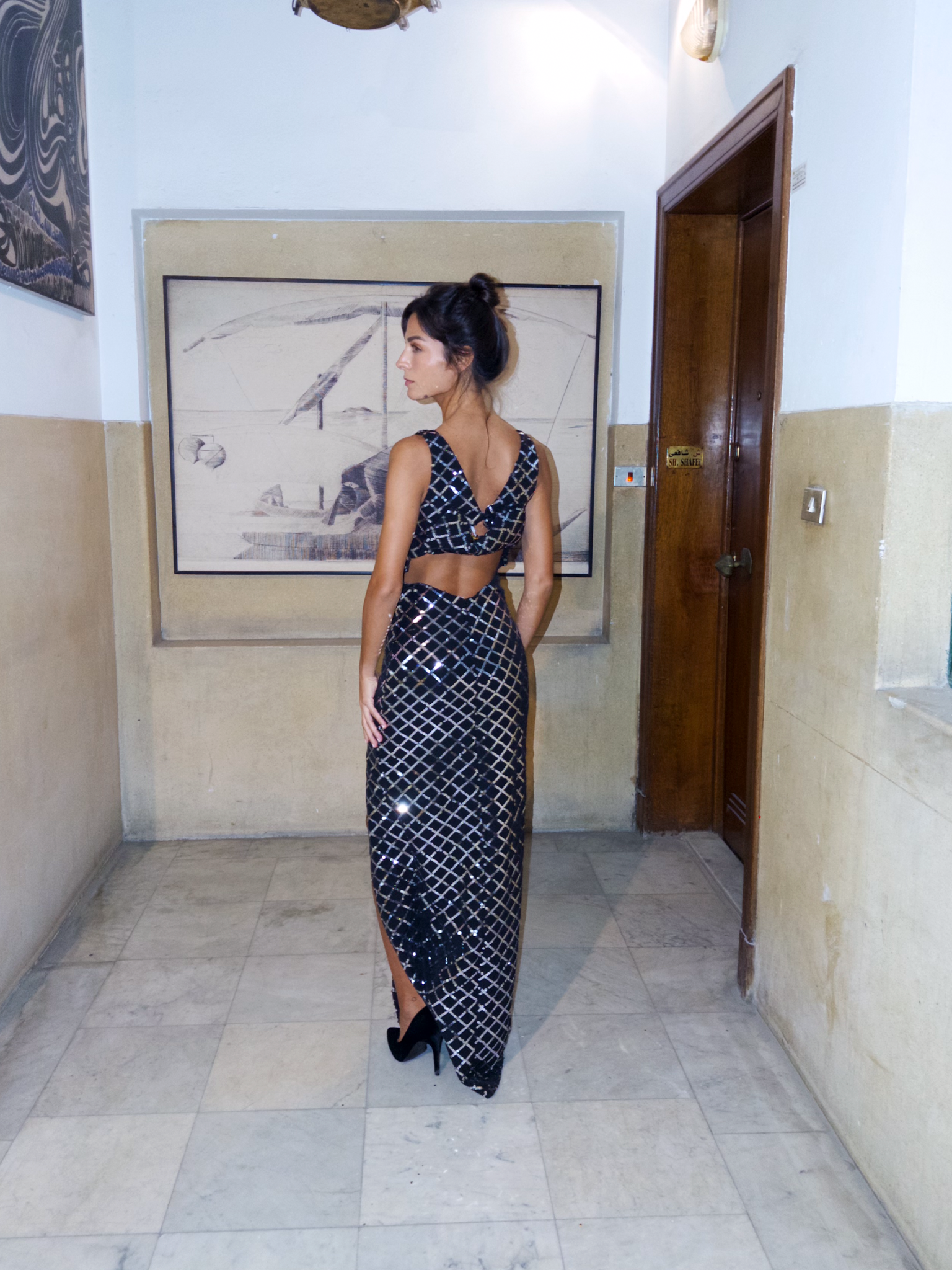 Sleeveless long dress with silver sequins