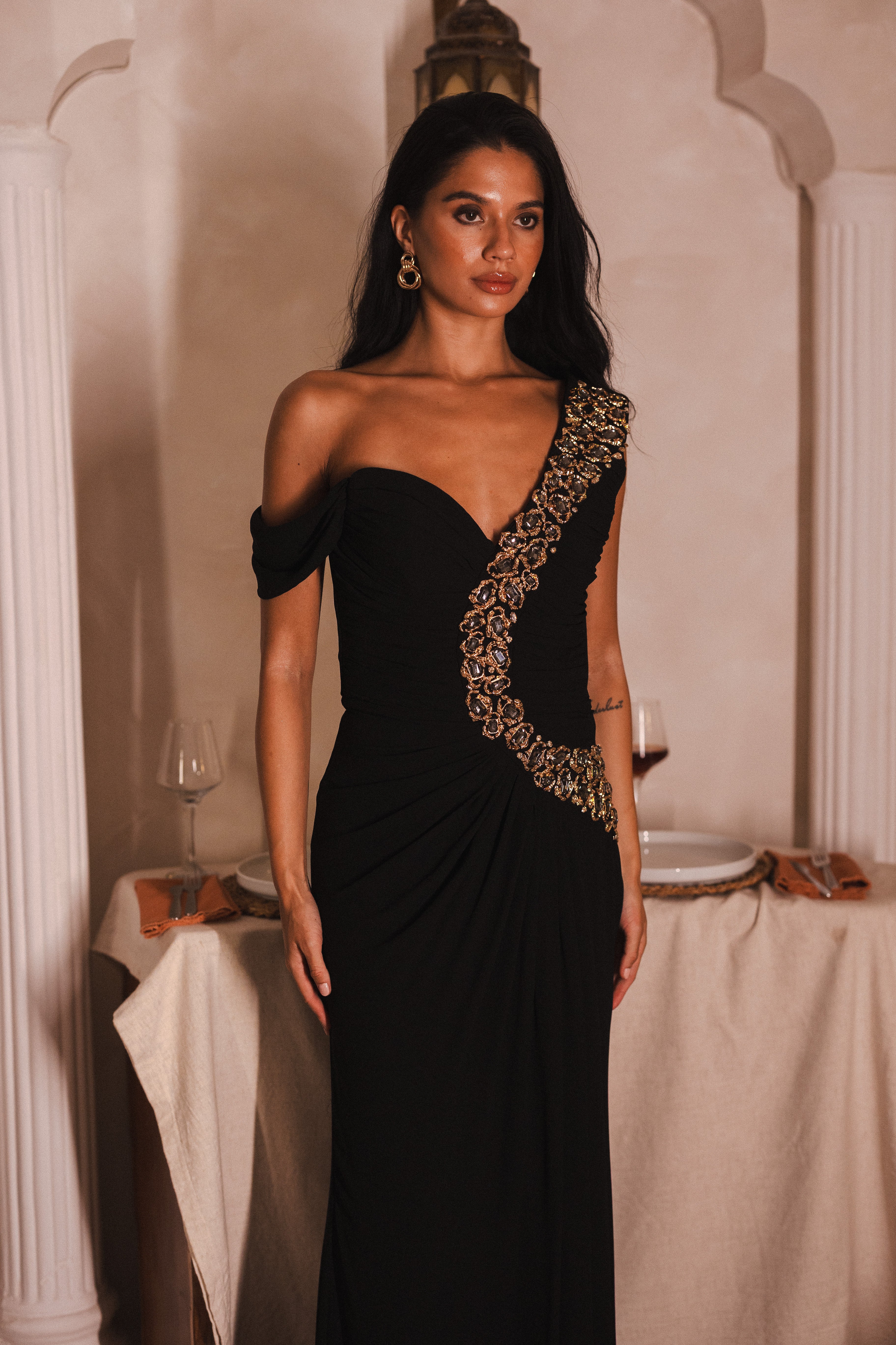 One Sholder Dress With Gold Stones In Black