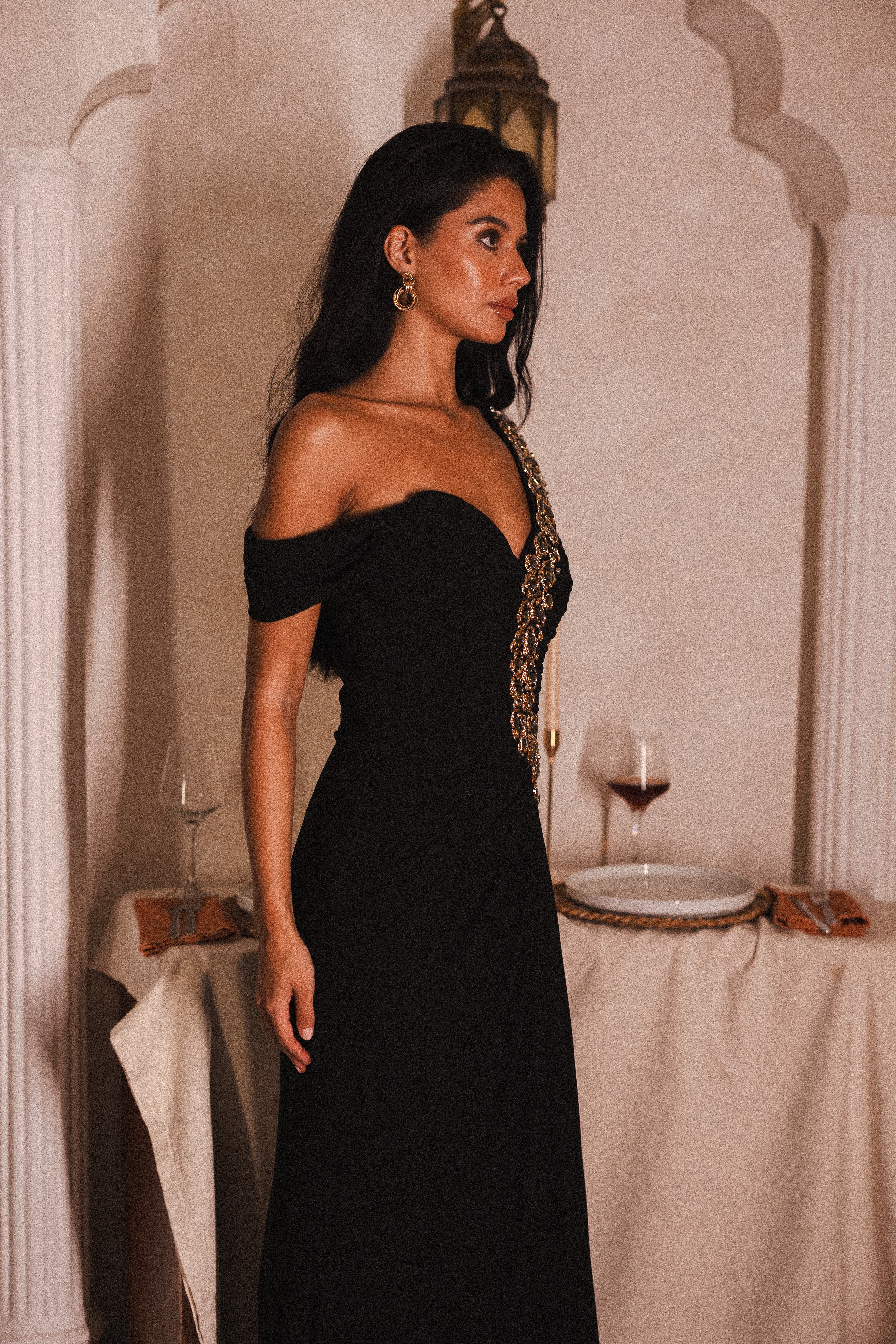 One Sholder Dress With Gold Stones In Black