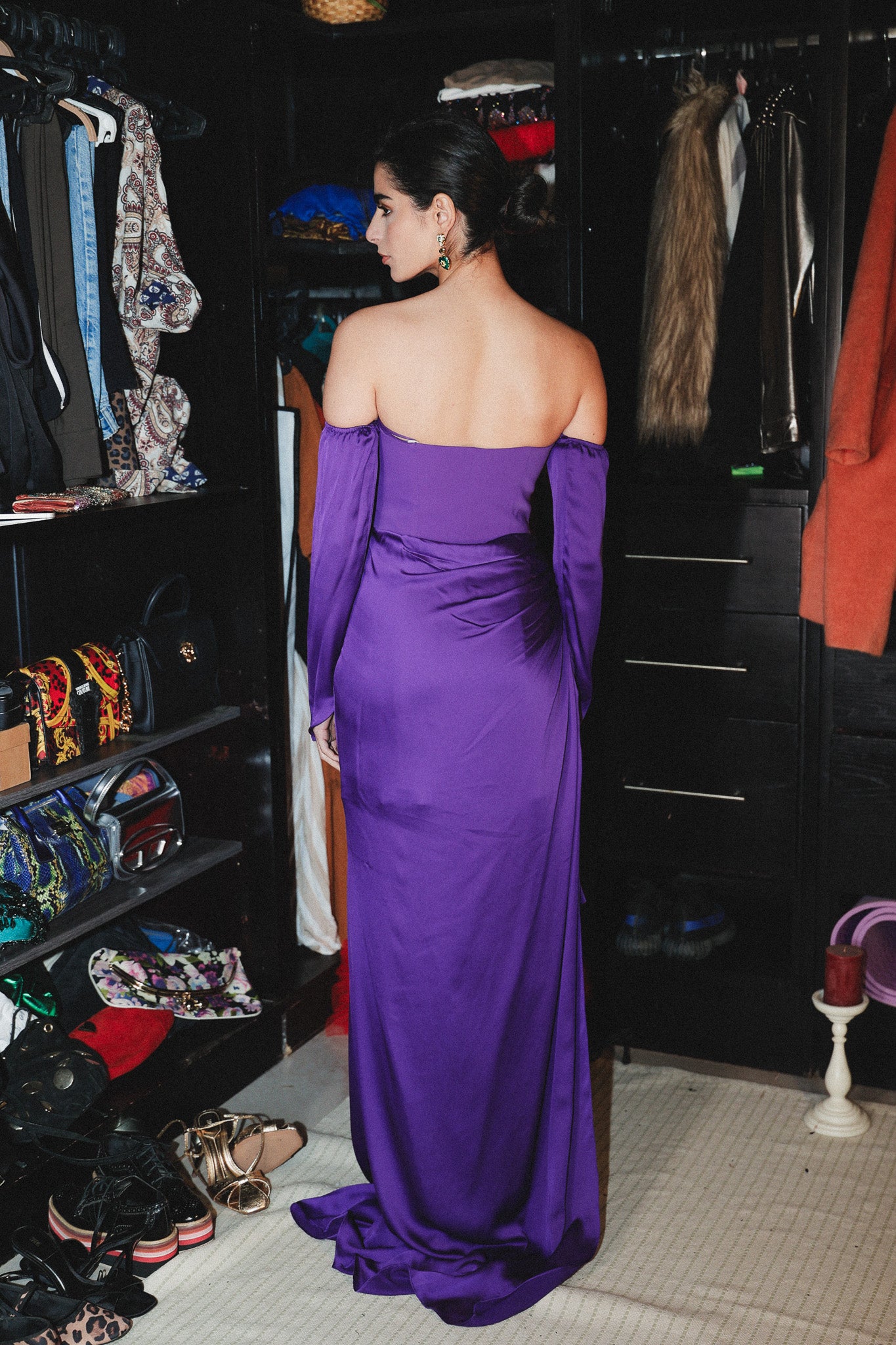 Strapless dress with slit in purple