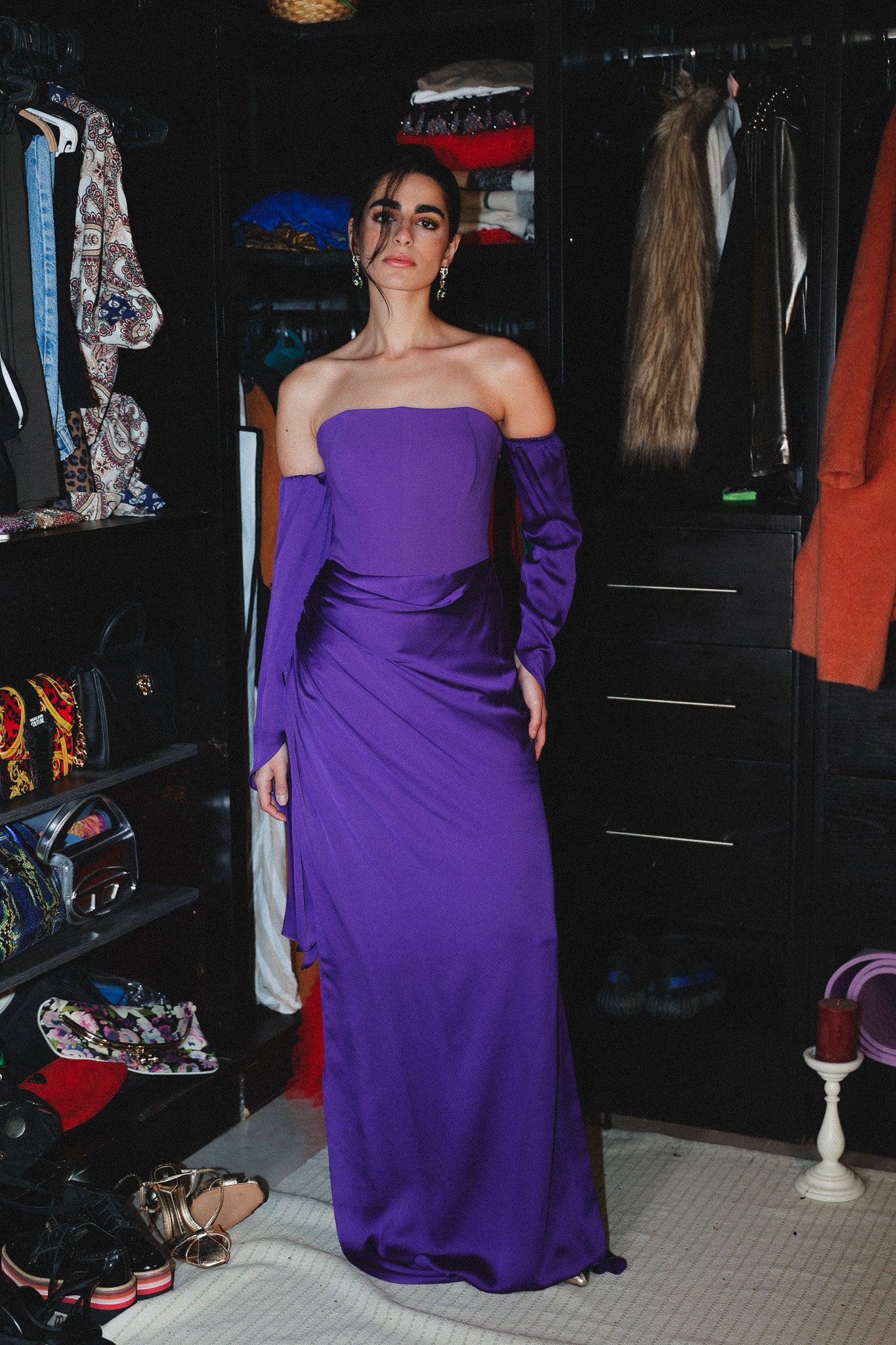 Strapless dress with slit in purple