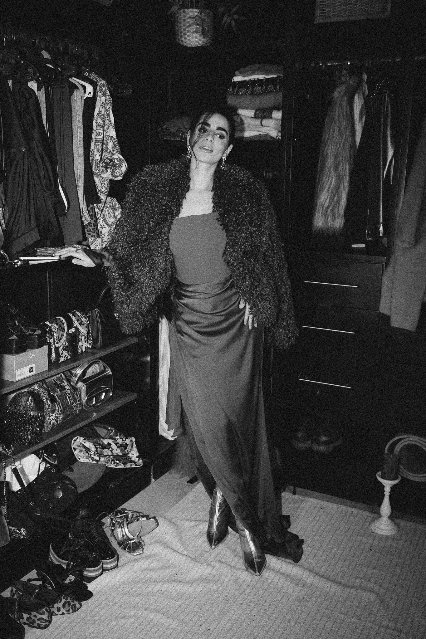 Strapless dress with slit in purple