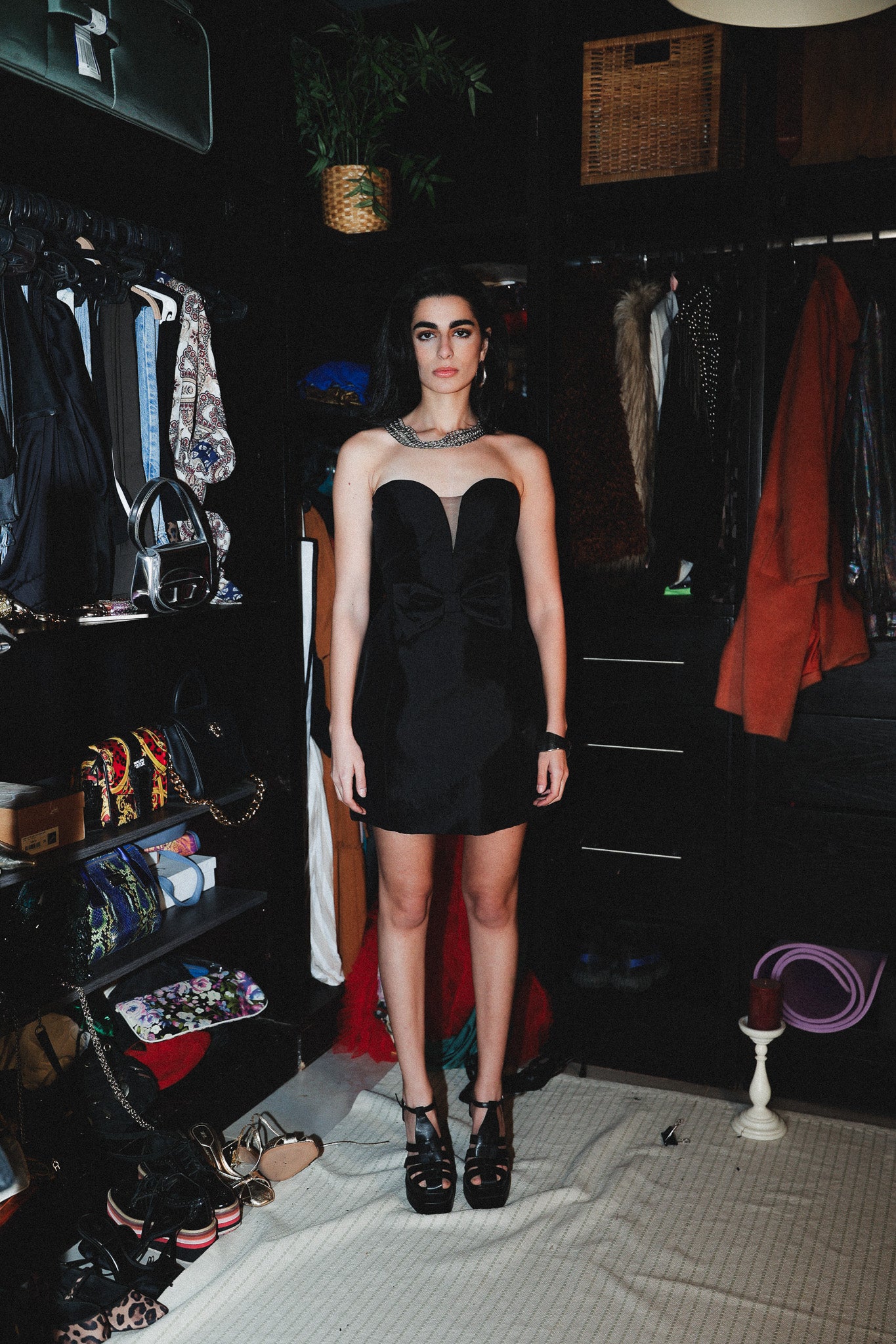 Short dress with bow in black