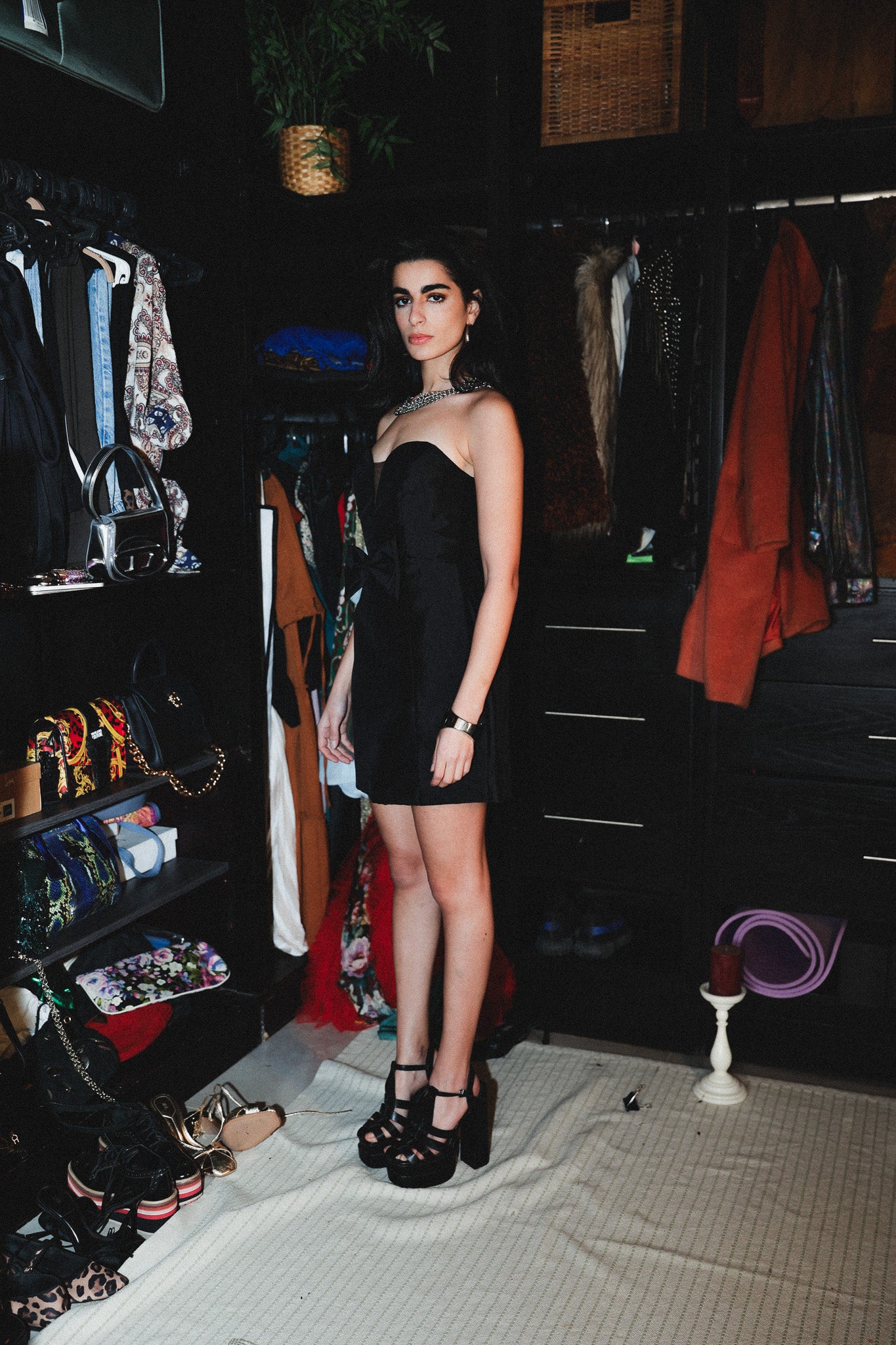 Short dress with bow in black