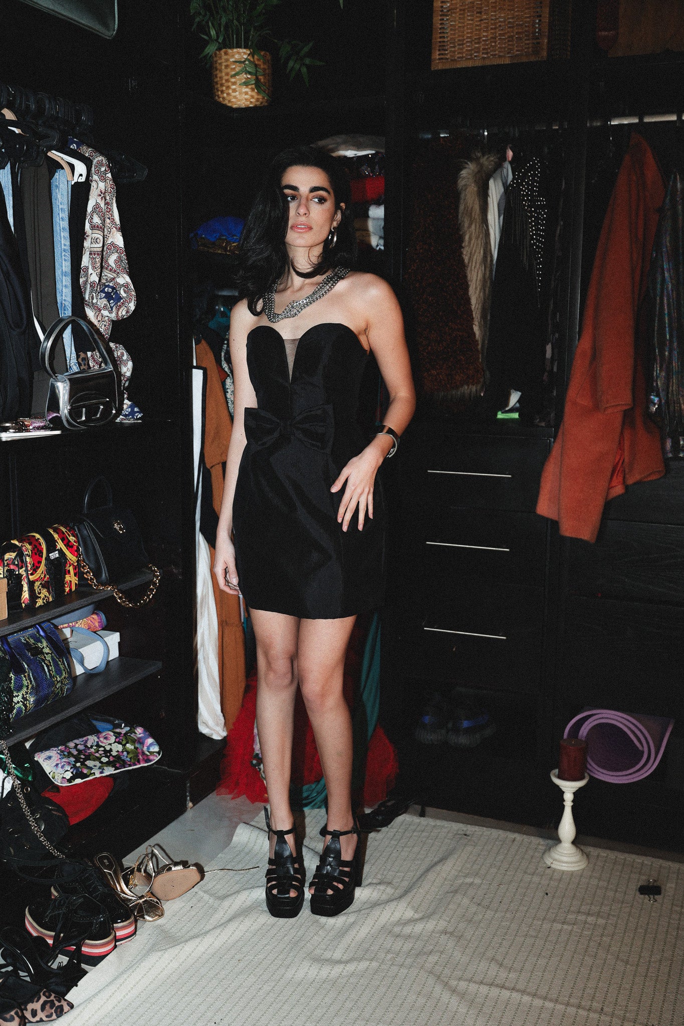 Short dress with bow in black