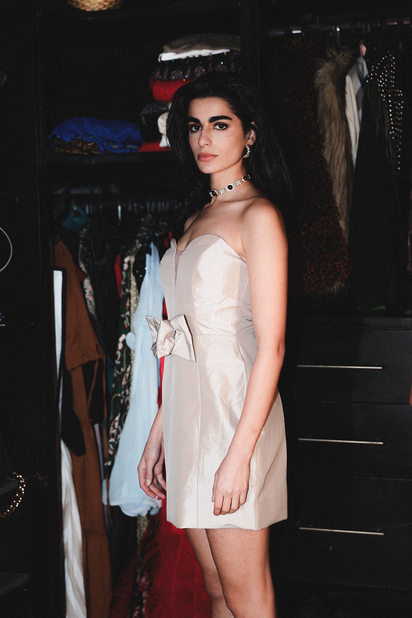 Short dress with bow in cream