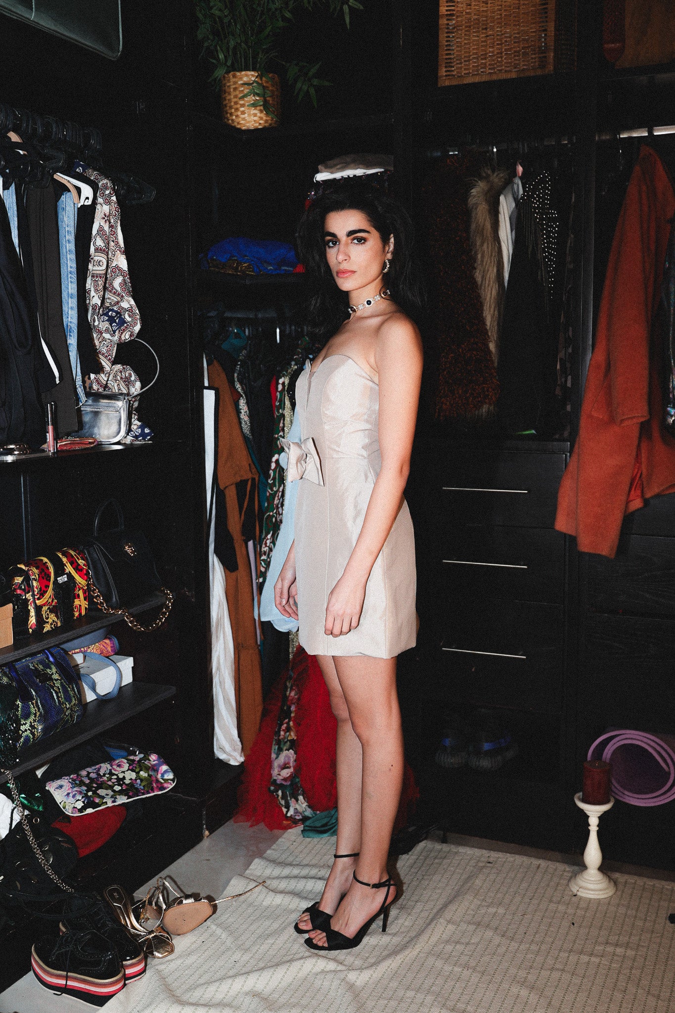 Short dress with bow in cream