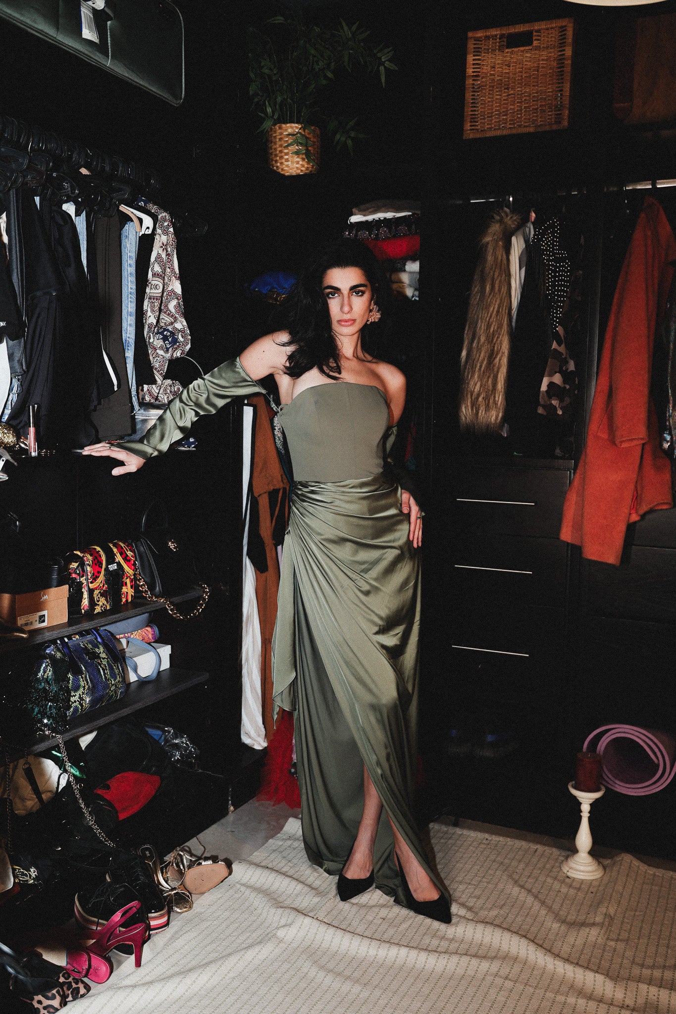 Strapless dress with slit in olive