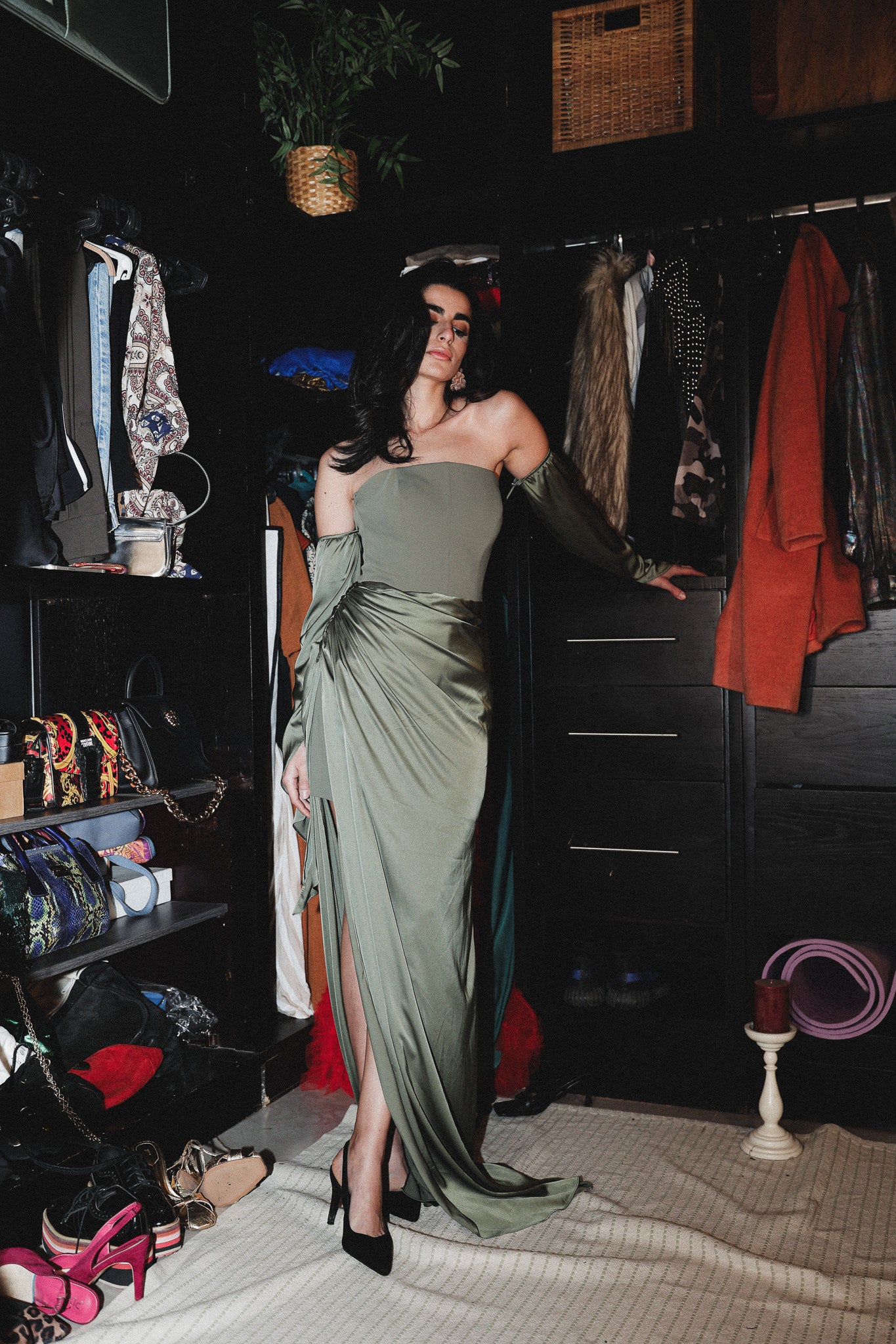 Strapless dress with slit in olive