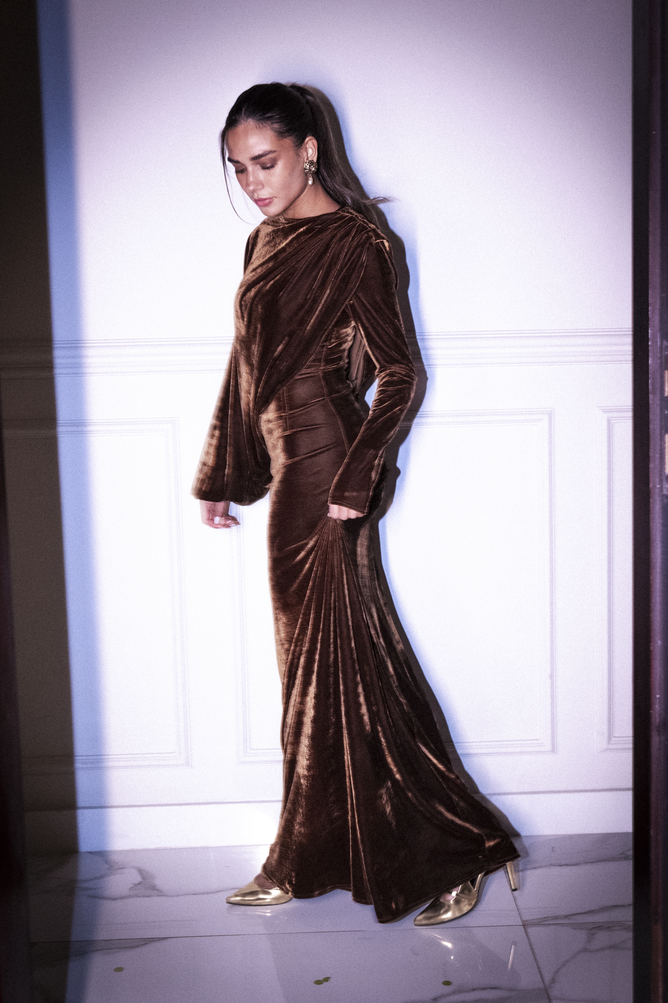 Velvet dress with draped sleeve in Golden honey