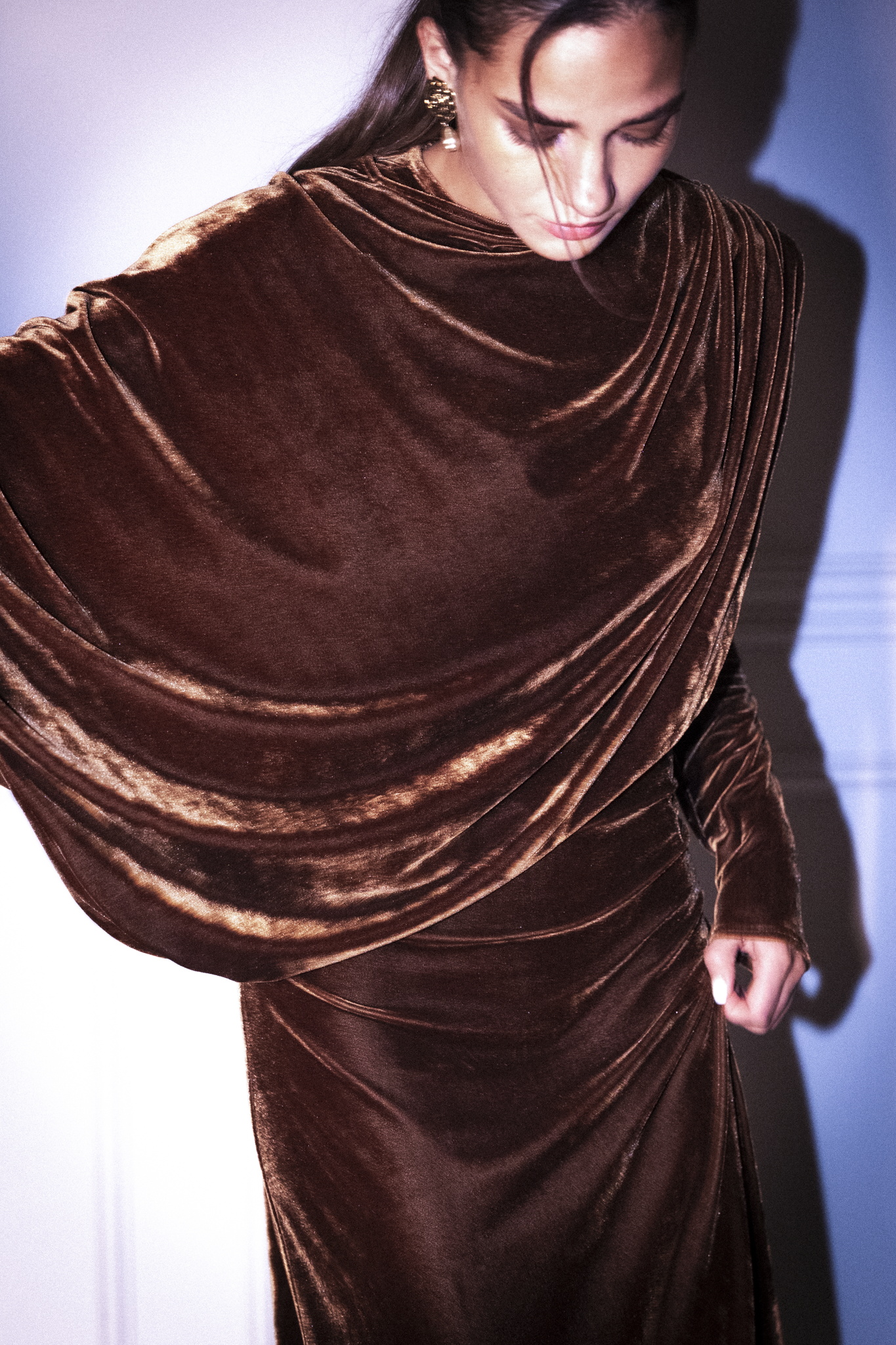 Velvet dress with draped sleeve in Golden honey