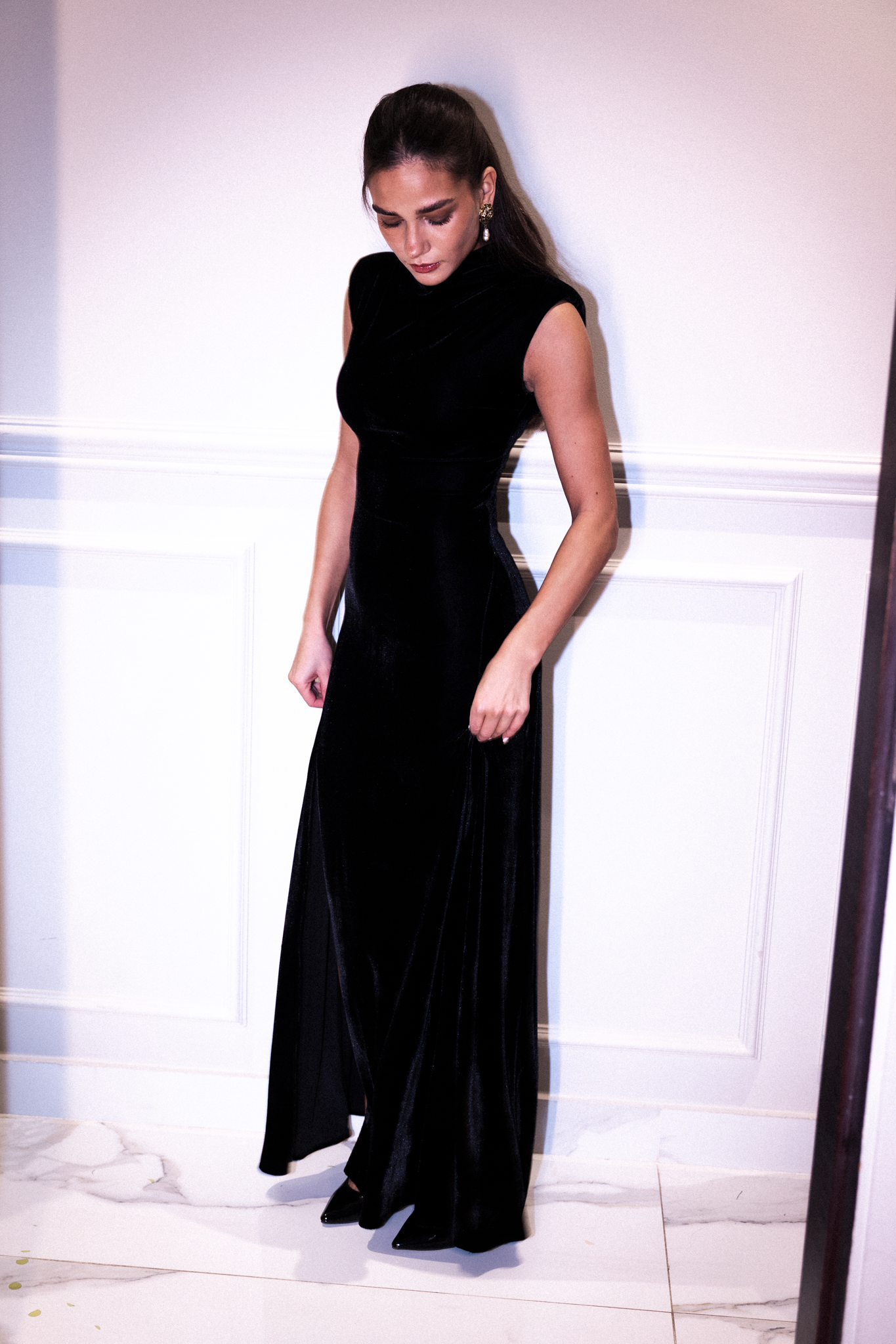 The Velvet IT dress in black