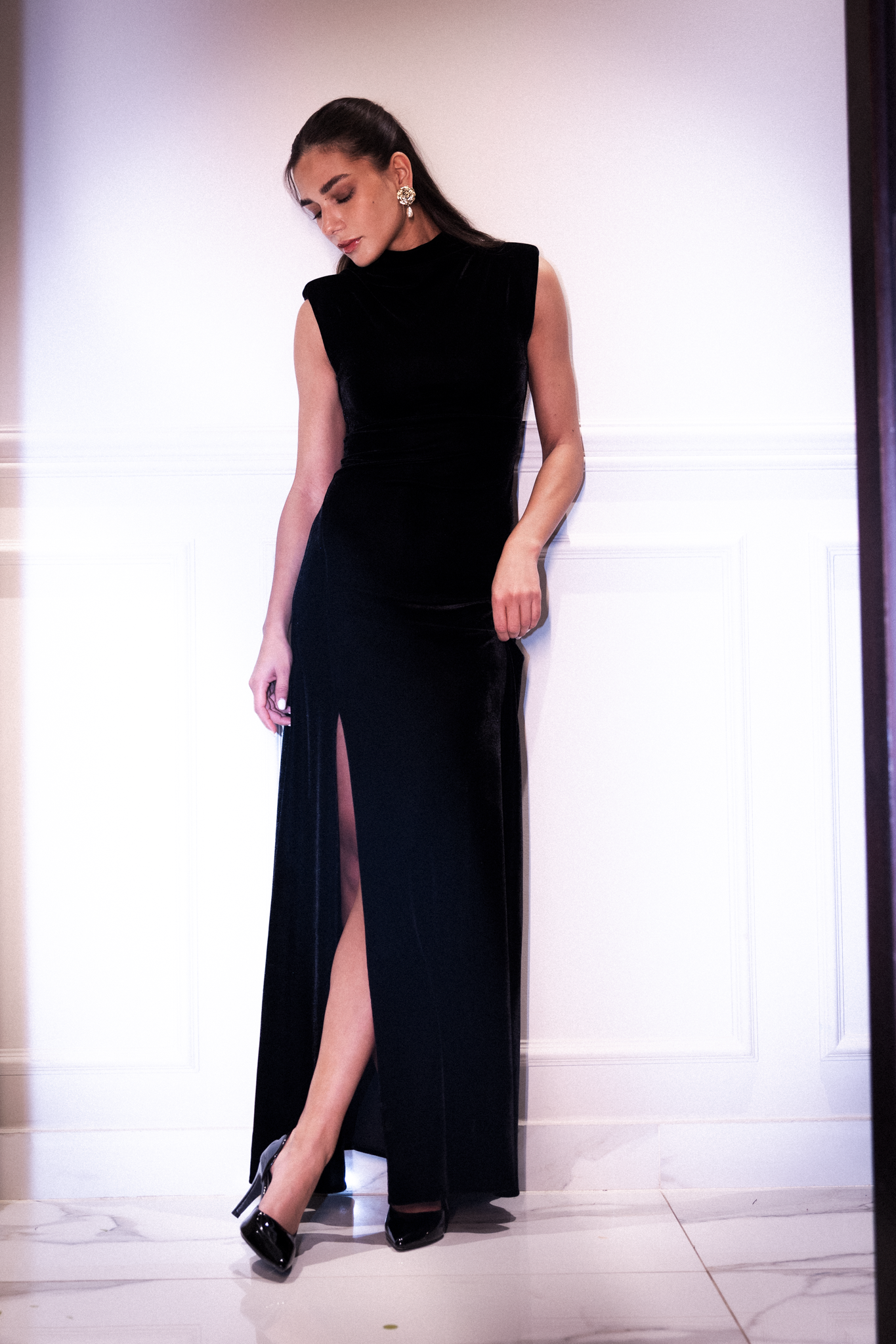 The Velvet IT dress in black