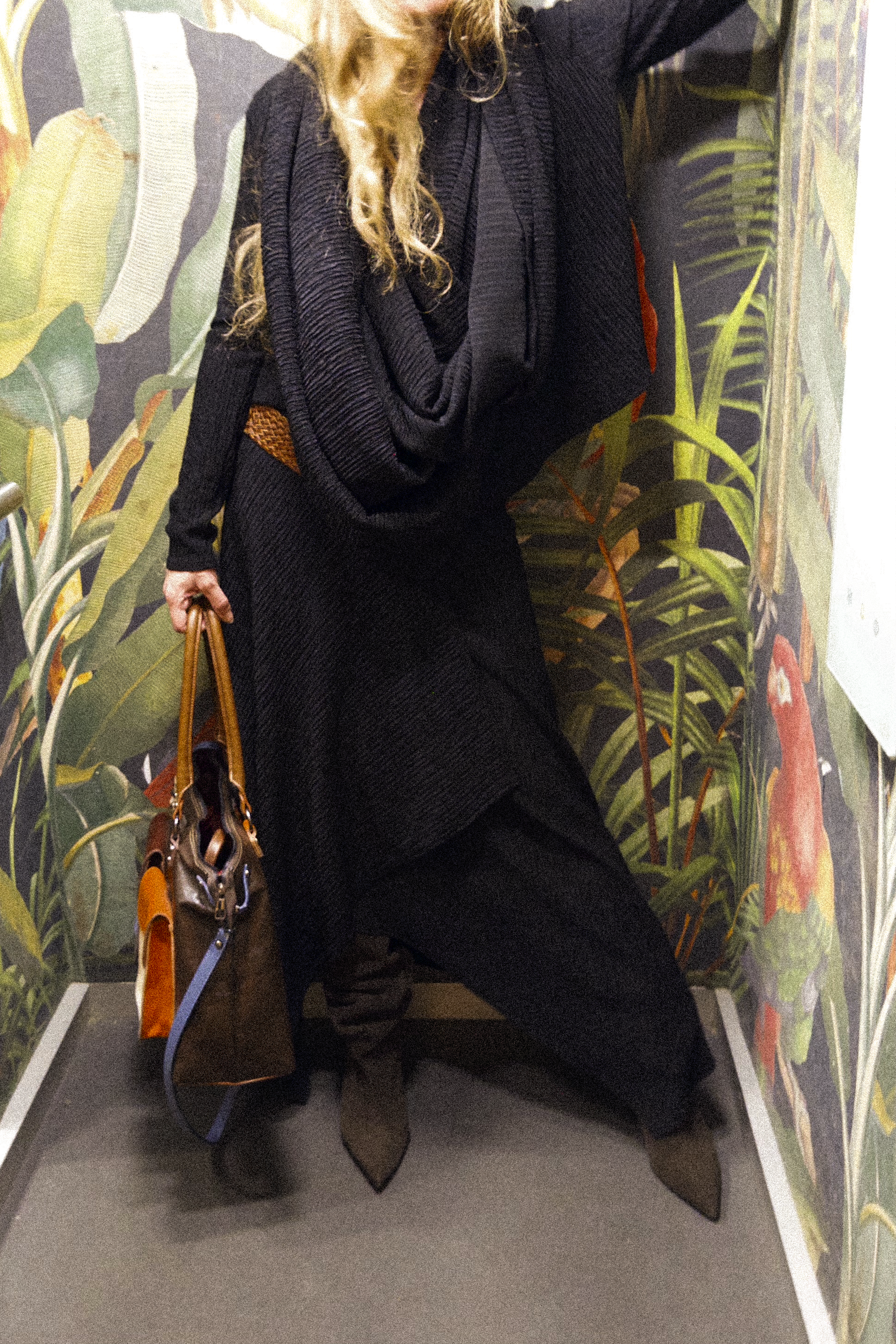 The wrap around set in Black