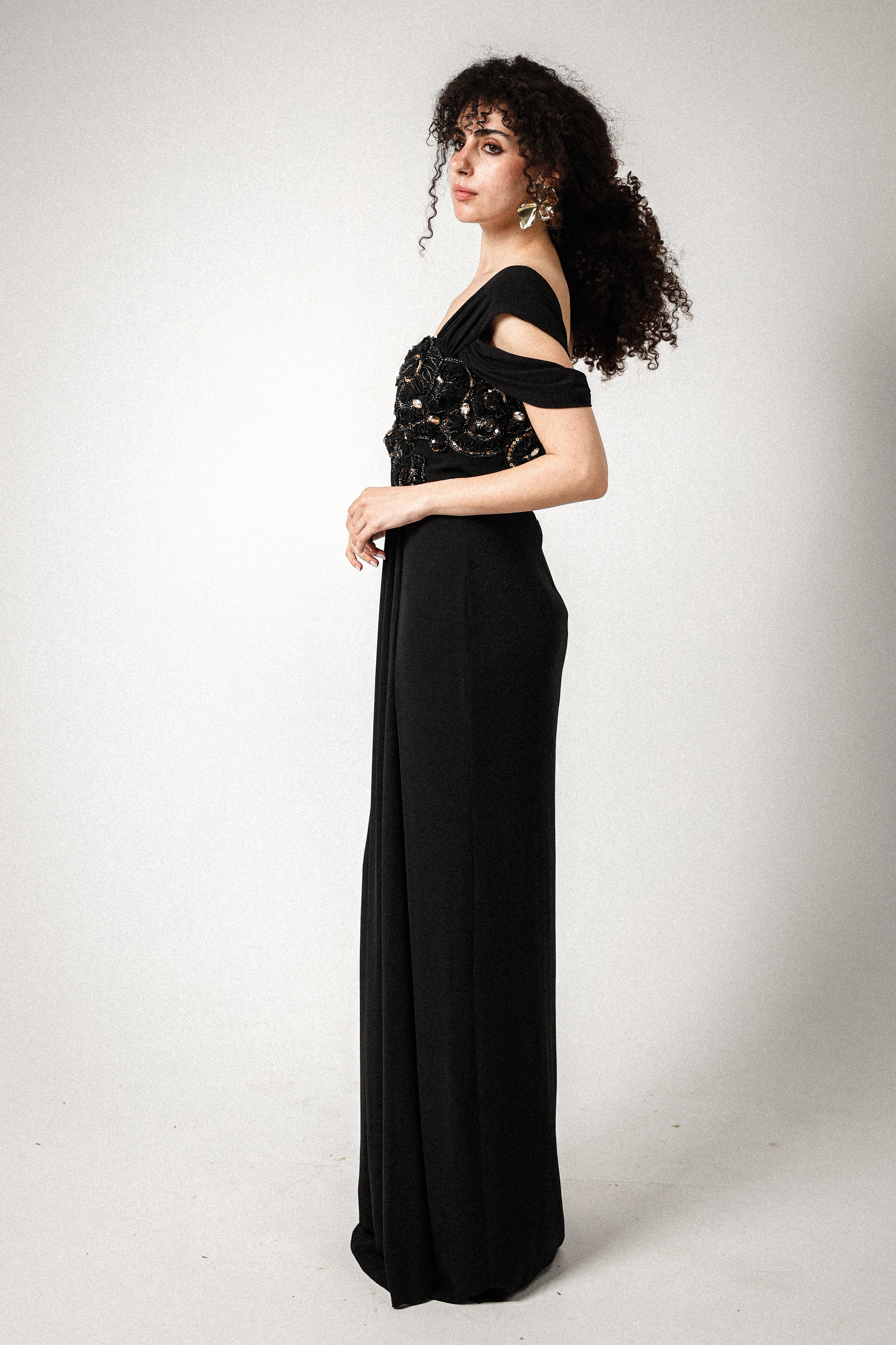 One shoulder dress with slit black x gold