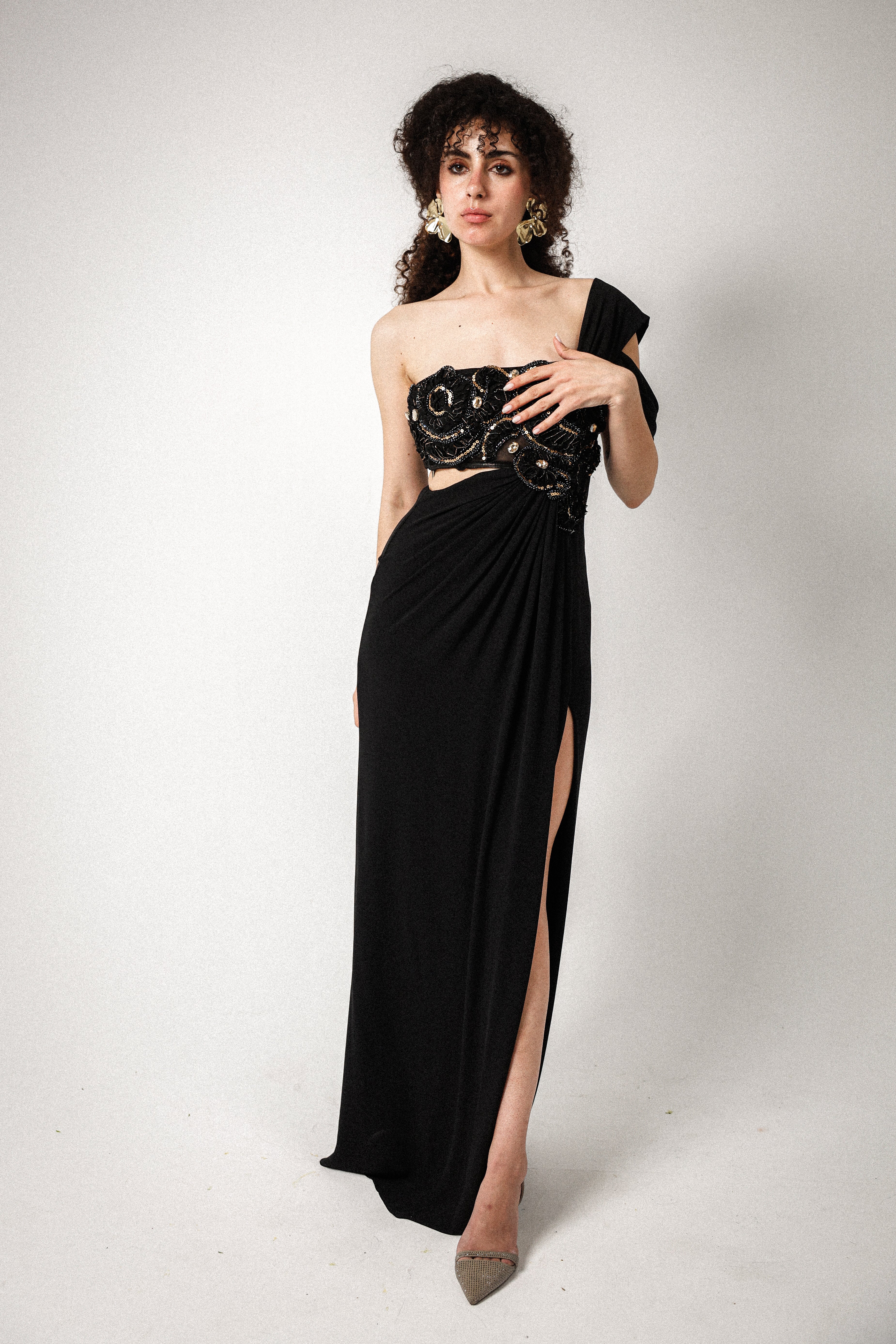 One shoulder dress with slit black x gold