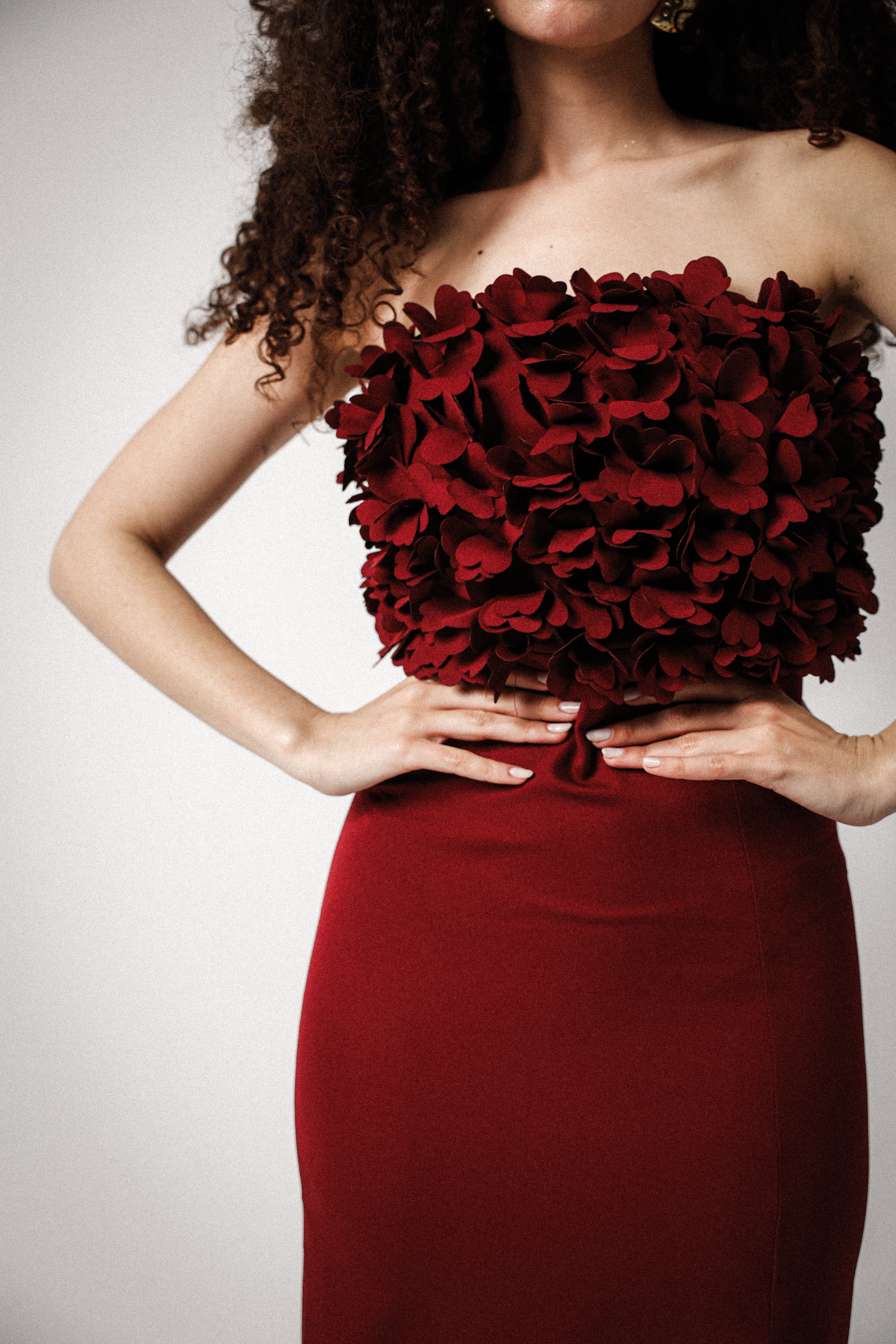 FLOWER TUBE DRESS IN BURGUNDY