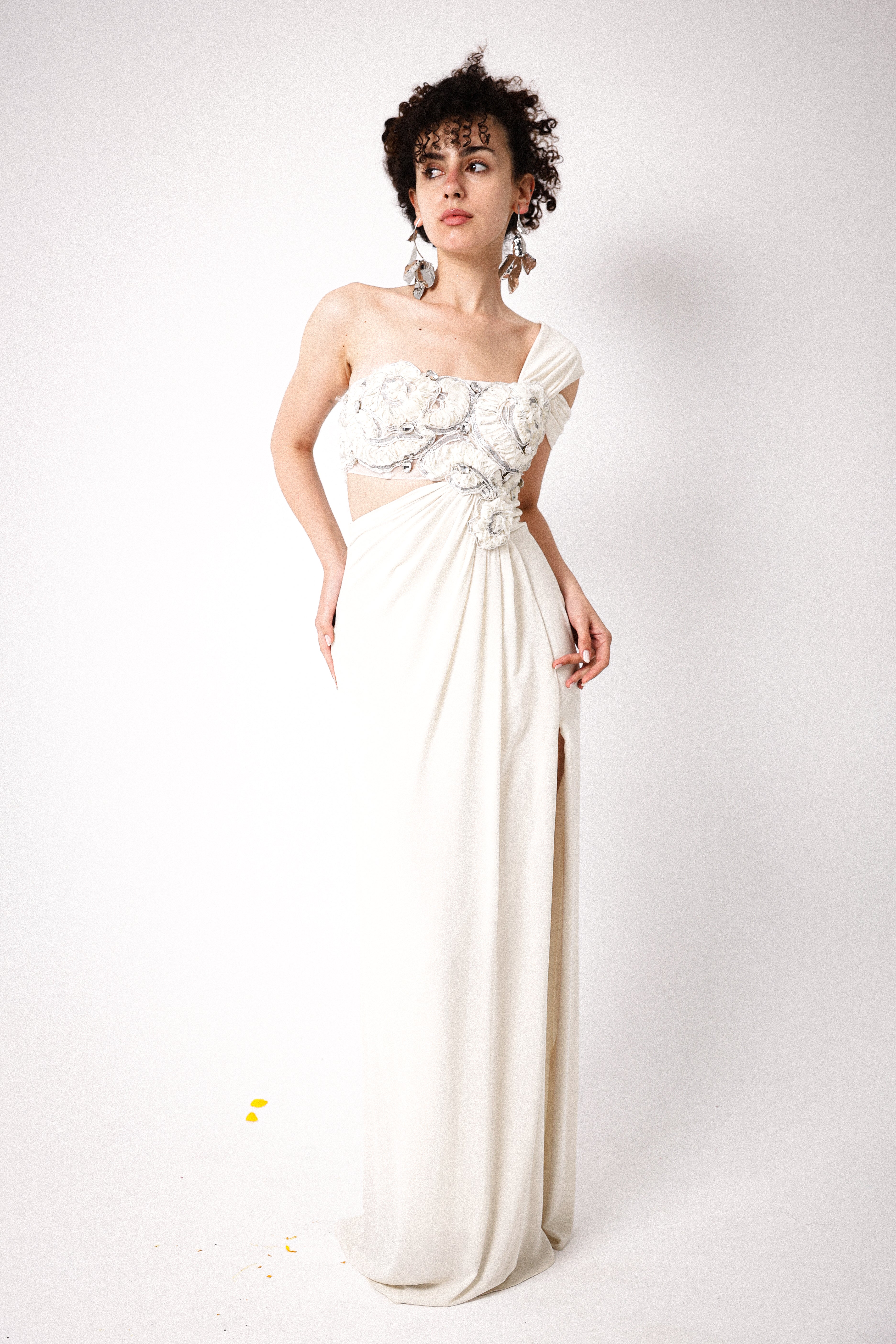 One shoulder dress with slit off white x silver