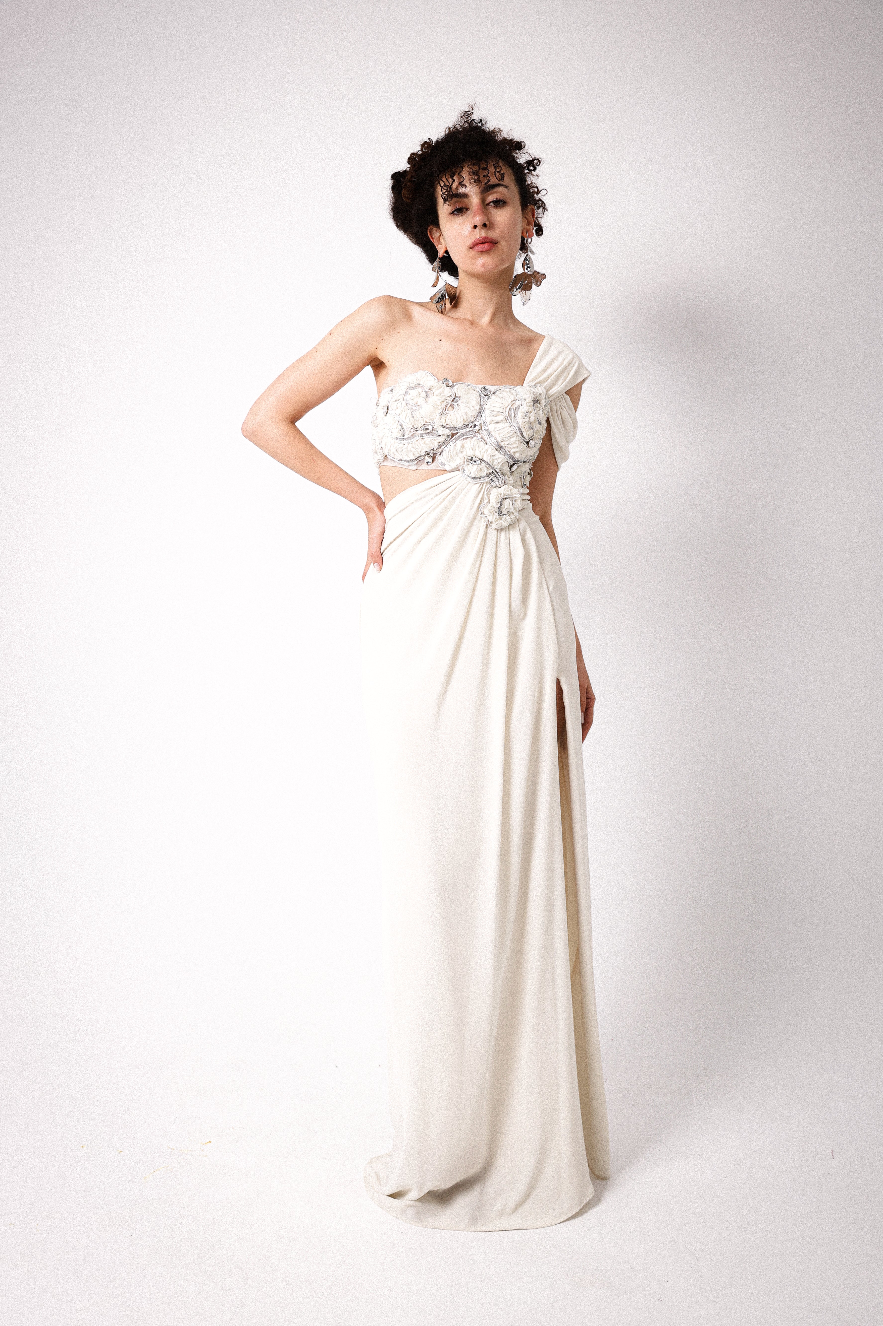 One shoulder dress with slit off white x silver